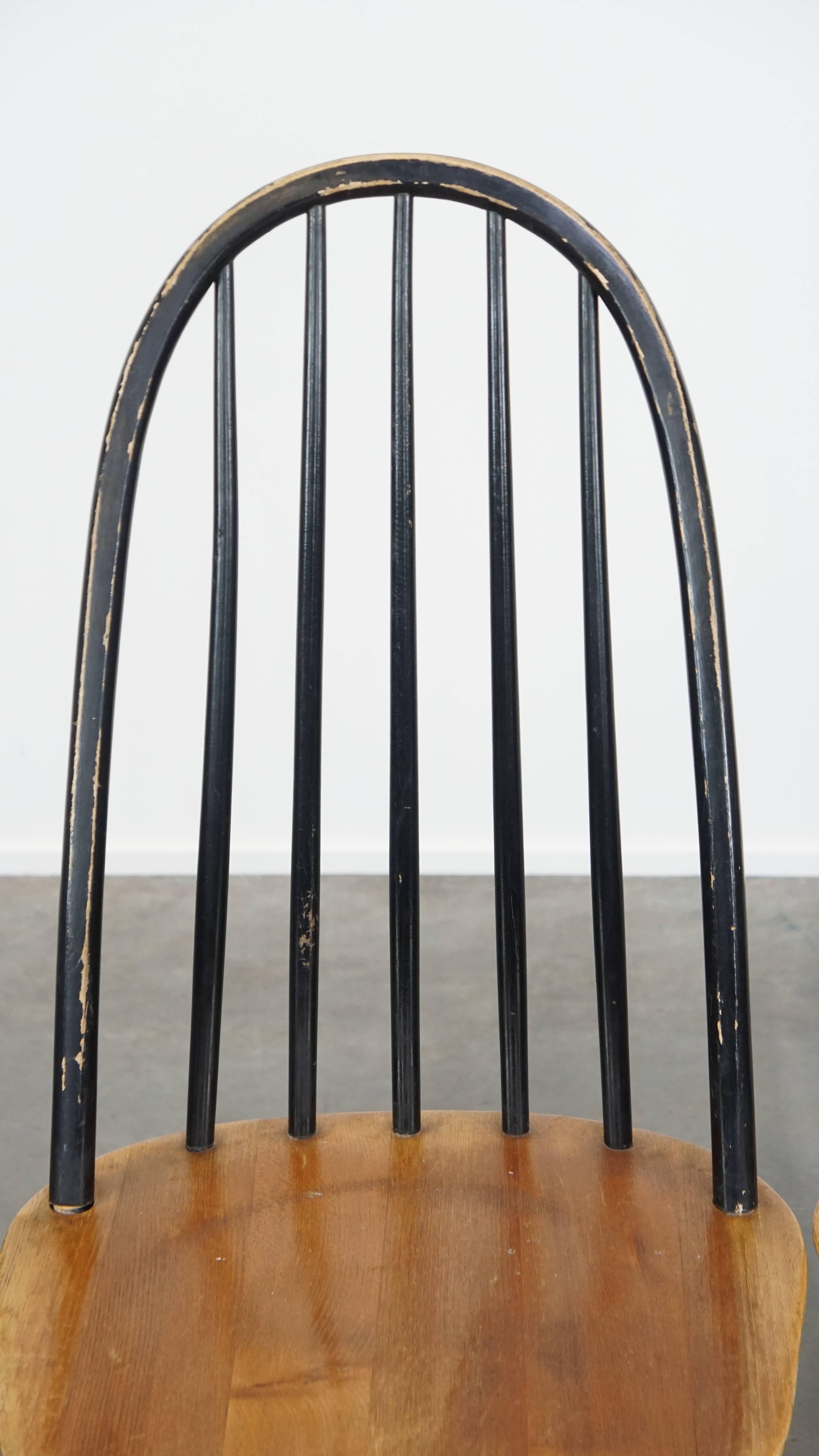 4 Stühle mit schwarzer Spindelrückenlehne und brauner Sitzfläche im Vintage-Design im Angebot 8