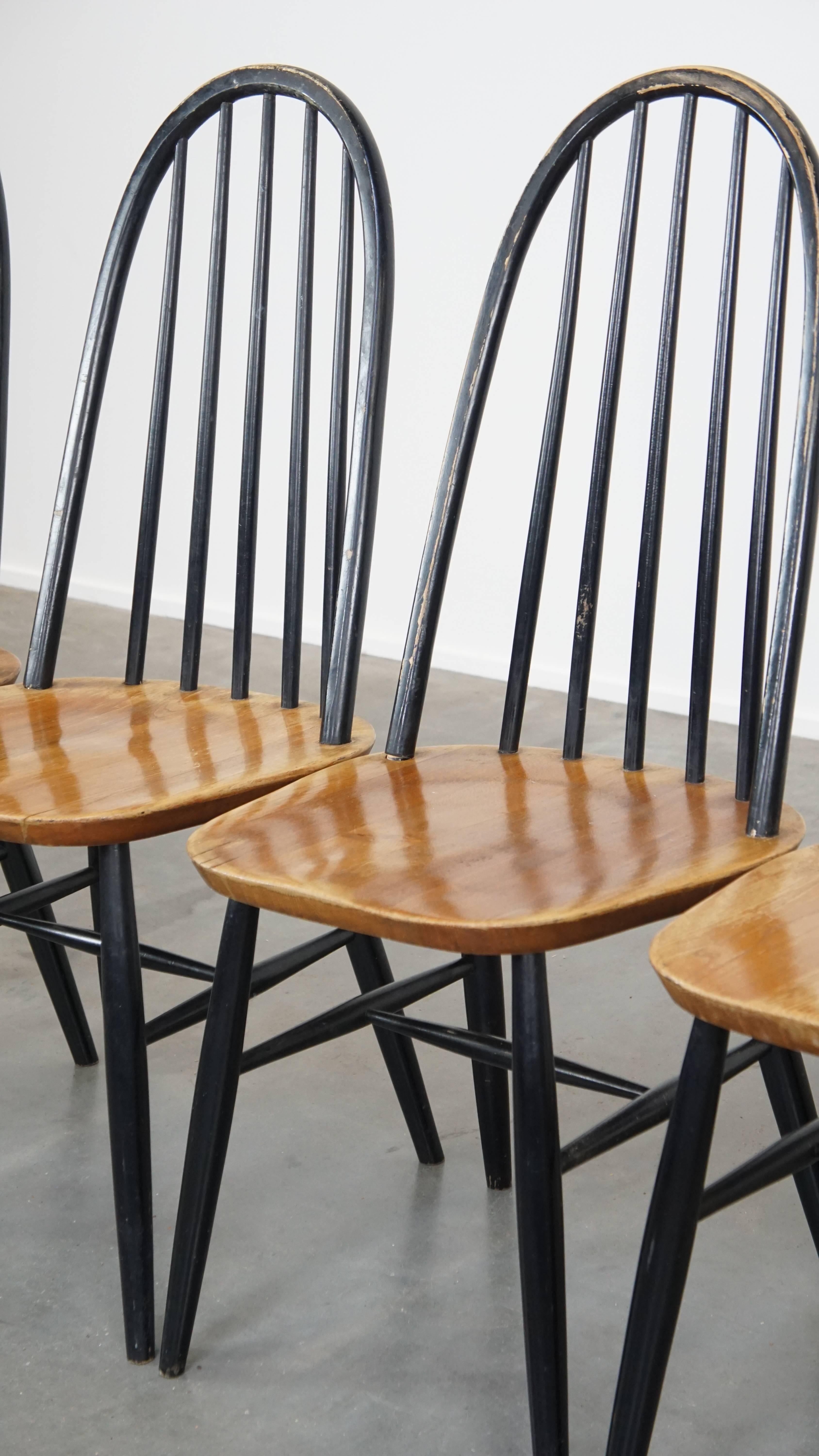 4 Stühle mit schwarzer Spindelrückenlehne und brauner Sitzfläche im Vintage-Design im Angebot 9