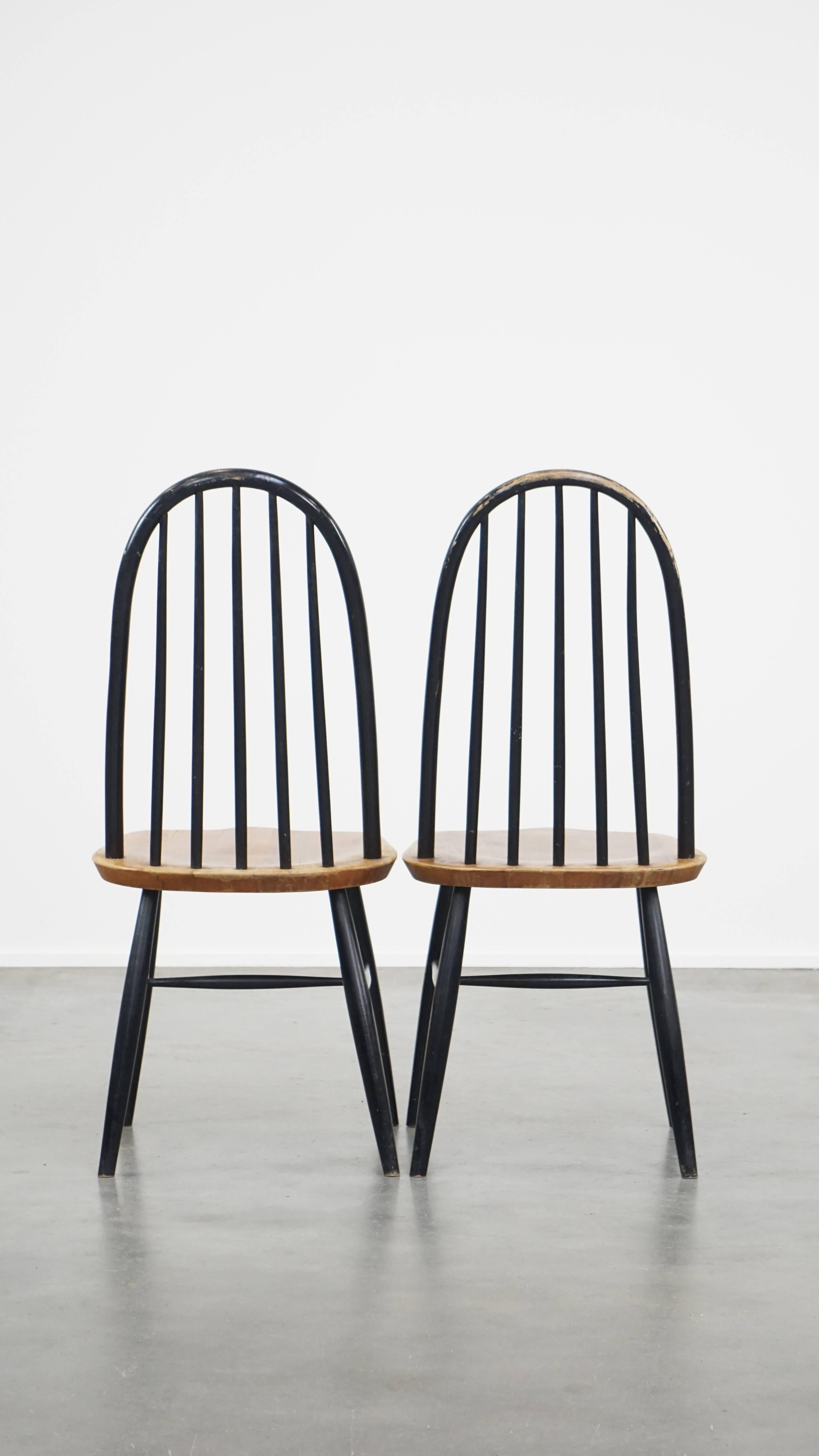 4 Stühle mit schwarzer Spindelrückenlehne und brauner Sitzfläche im Vintage-Design (20. Jahrhundert) im Angebot