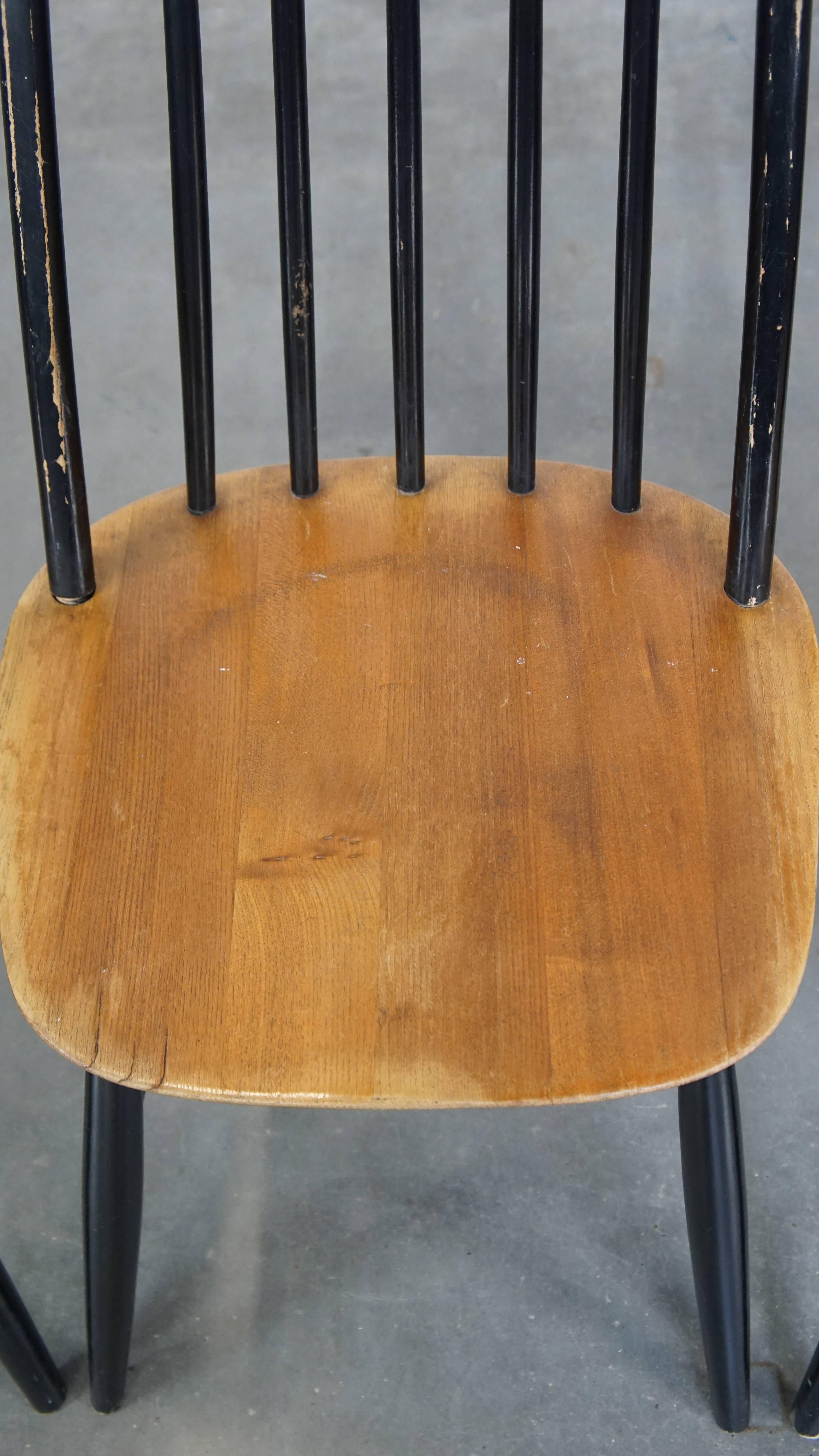 4 Stühle mit schwarzer Spindelrückenlehne und brauner Sitzfläche im Vintage-Design im Angebot 2