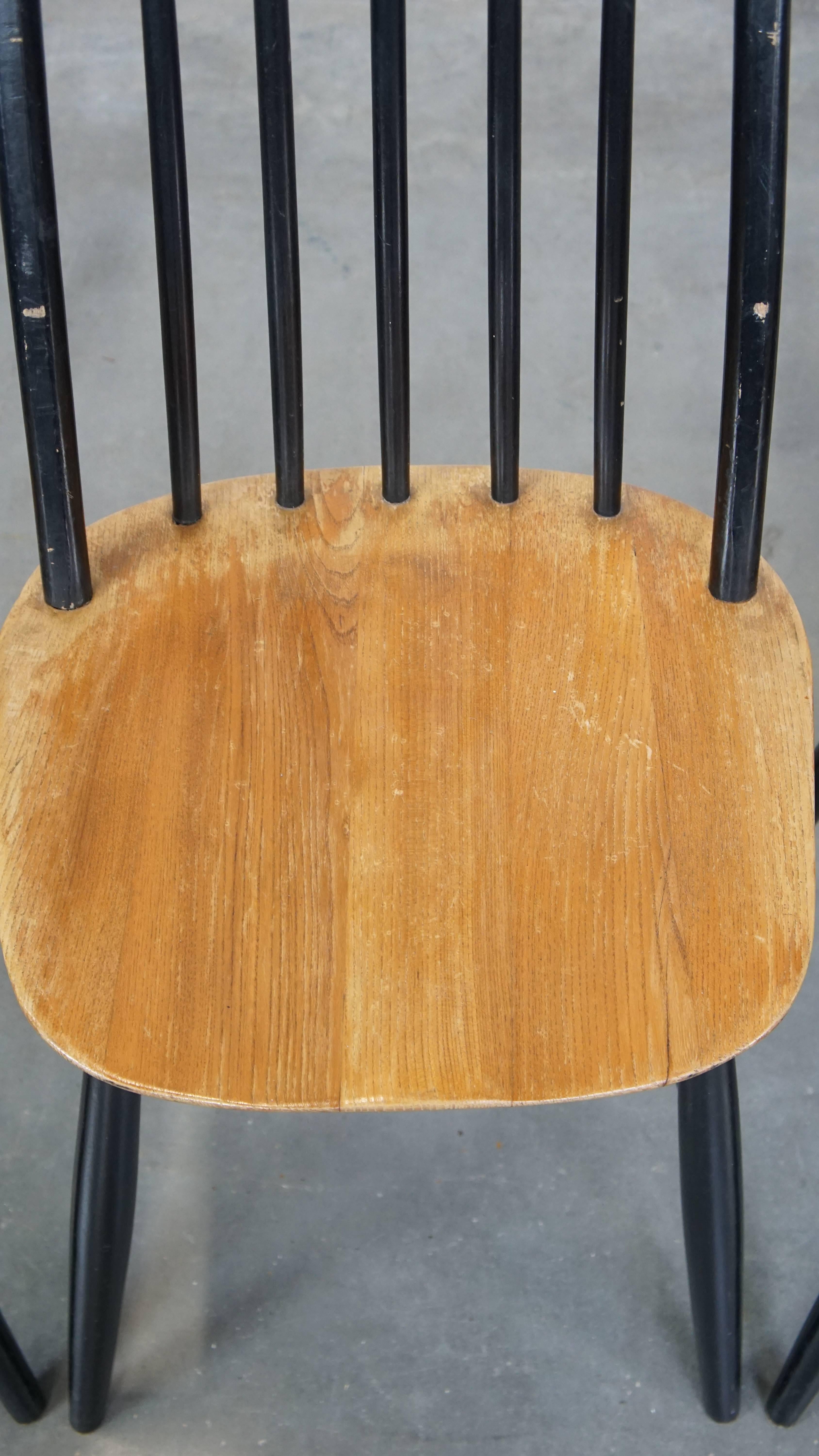4 Stühle mit schwarzer Spindelrückenlehne und brauner Sitzfläche im Vintage-Design im Angebot 3