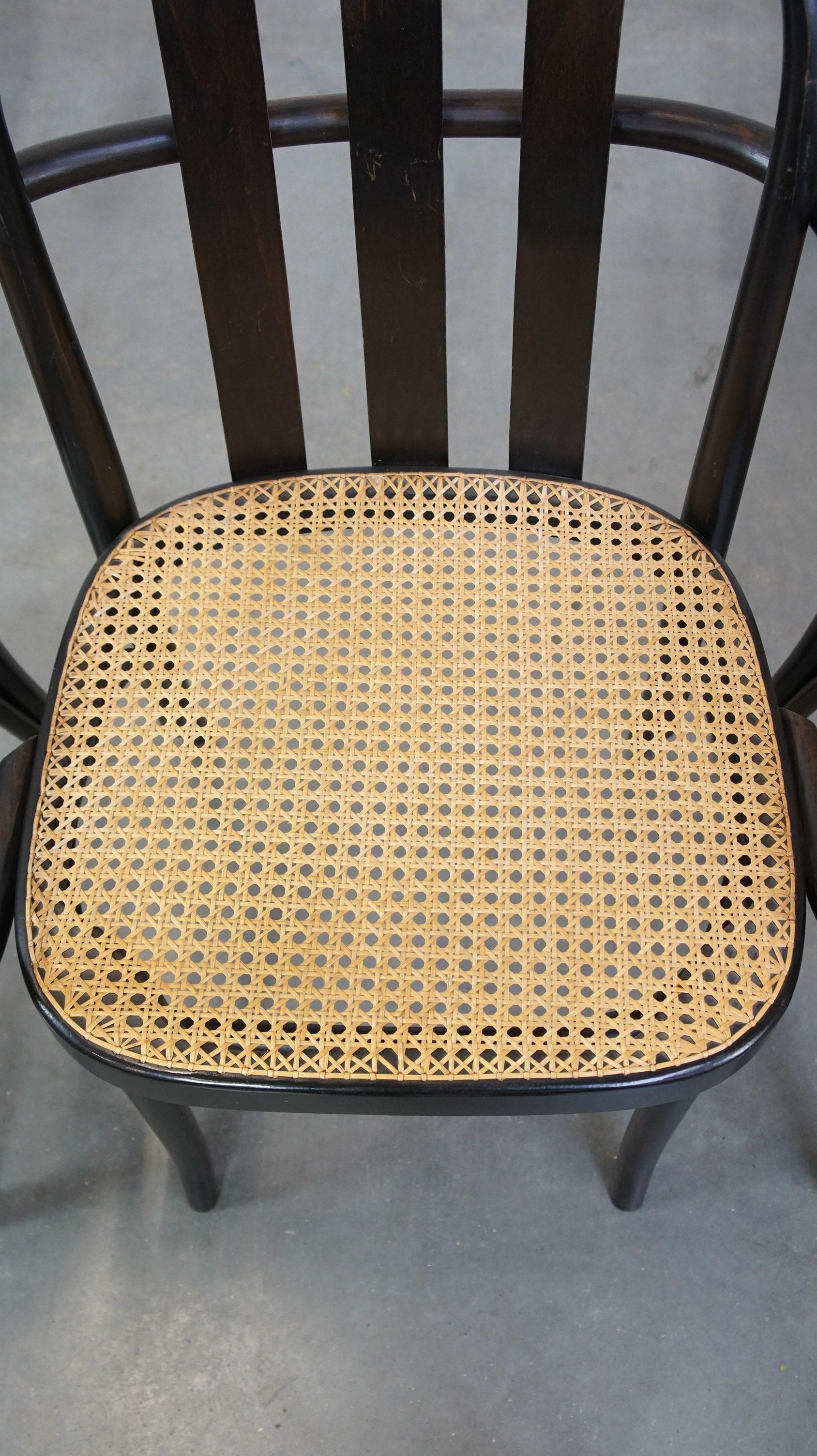 Set di 4 sedie da pranzo/bistrot in legno dal design vintage con sedute intrecciate in vendita 4