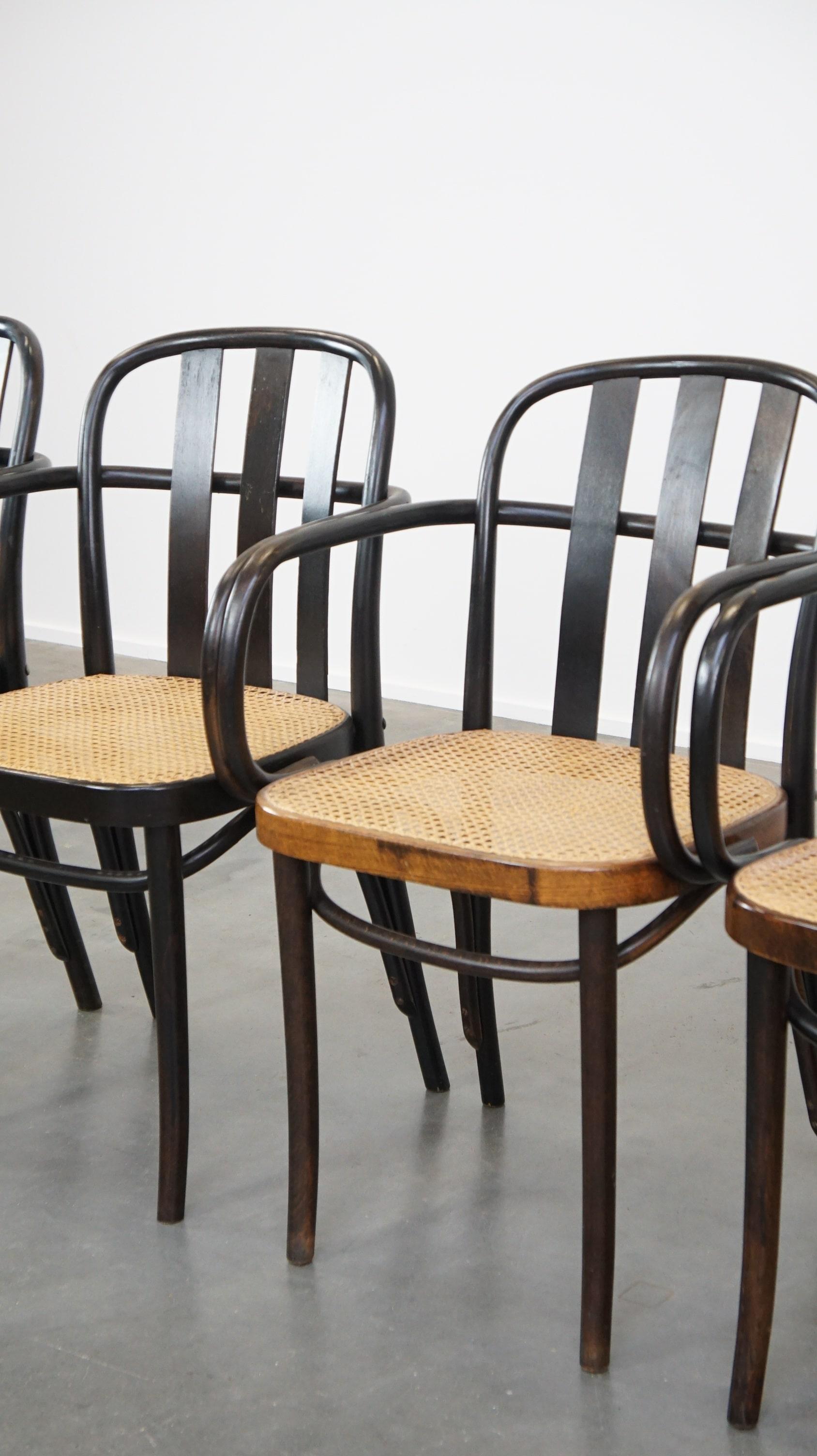 Set di 4 sedie da pranzo/bistrot in legno dal design vintage con sedute intrecciate in vendita 9