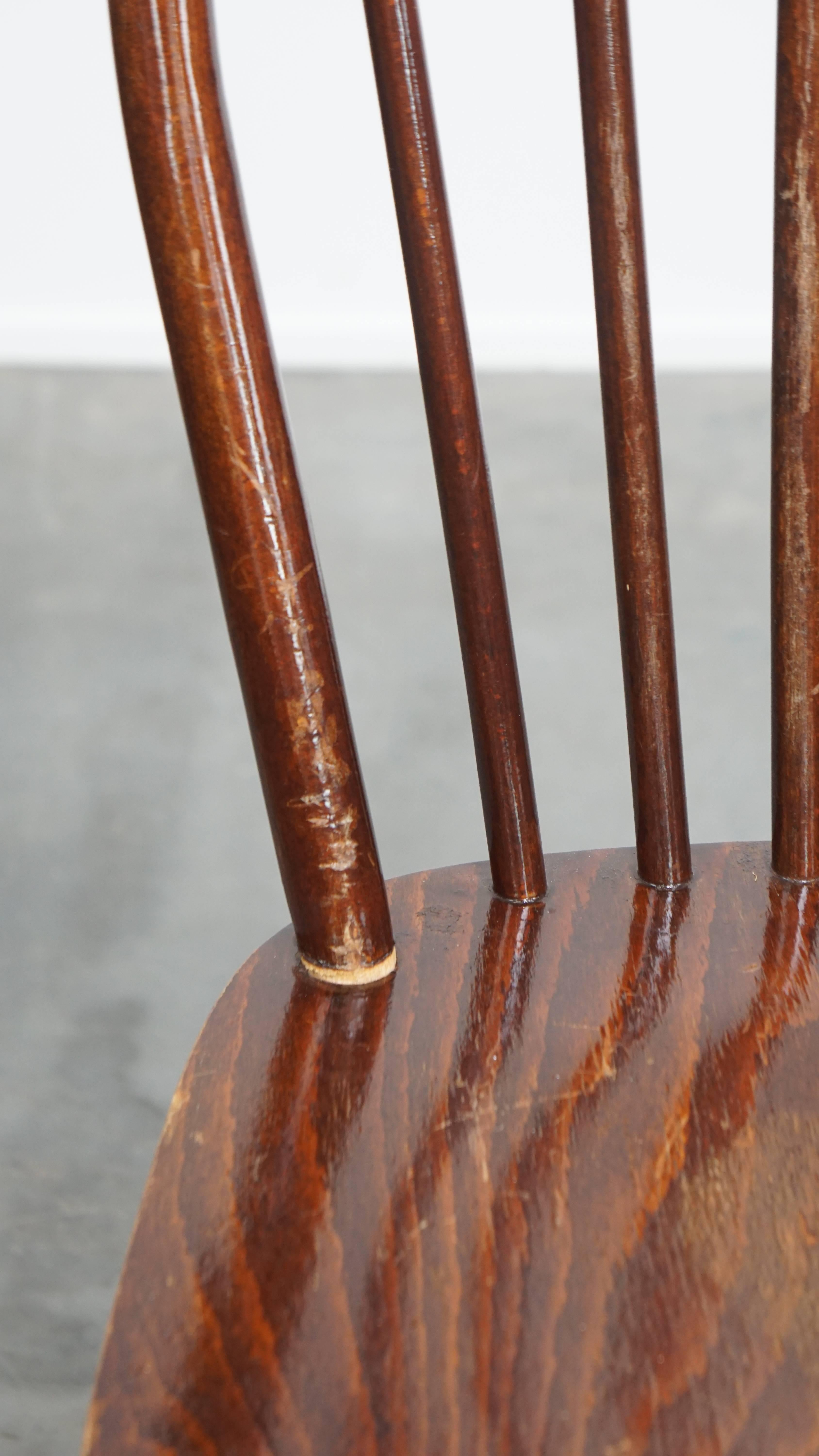 Set of 4 vintage wooden spindle Windsor chairs from the 1970s For Sale 6