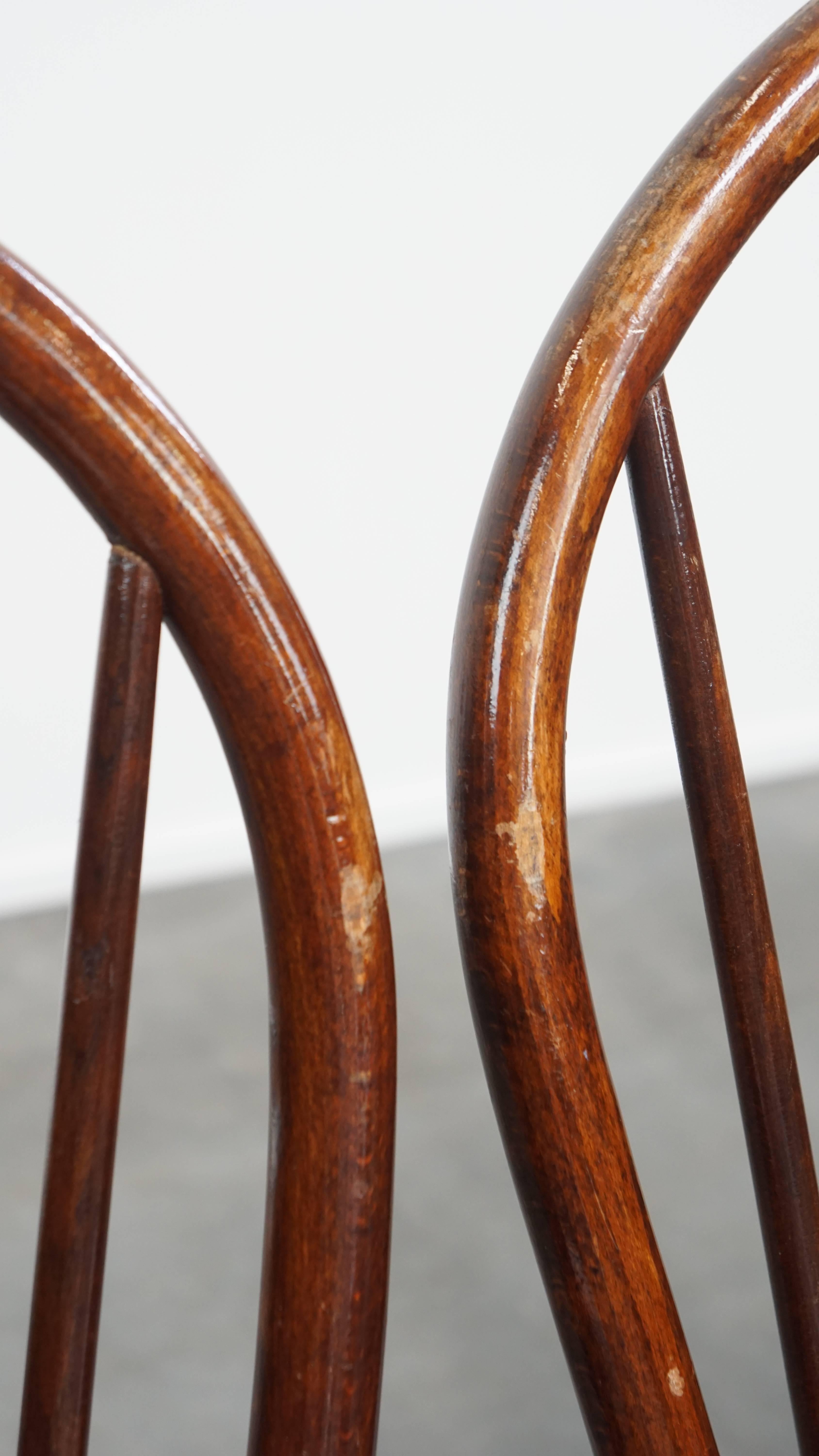 Set of 4 vintage wooden spindle Windsor chairs from the 1970s For Sale 7