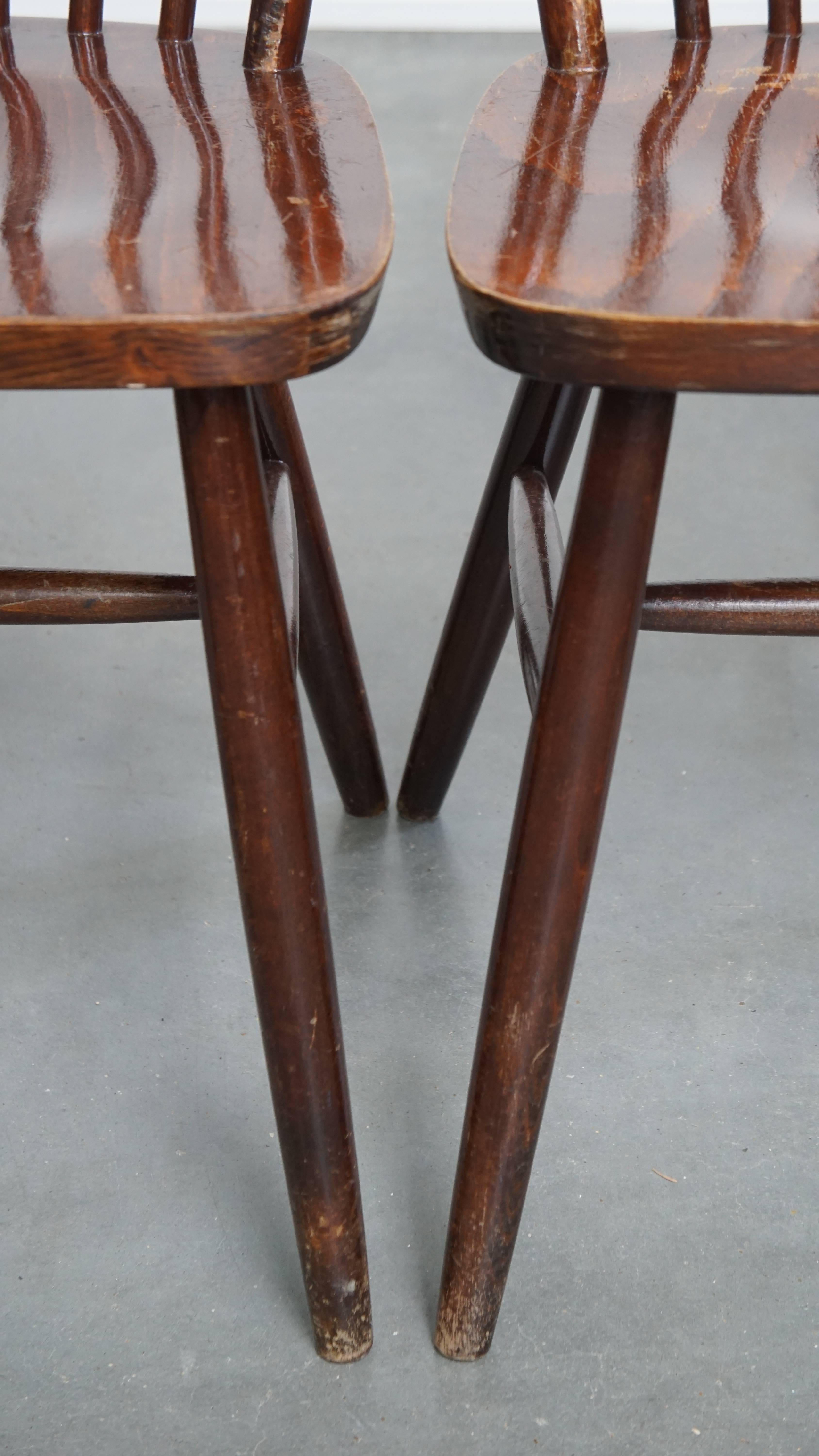 Set of 4 vintage wooden spindle Windsor chairs from the 1970s For Sale 8