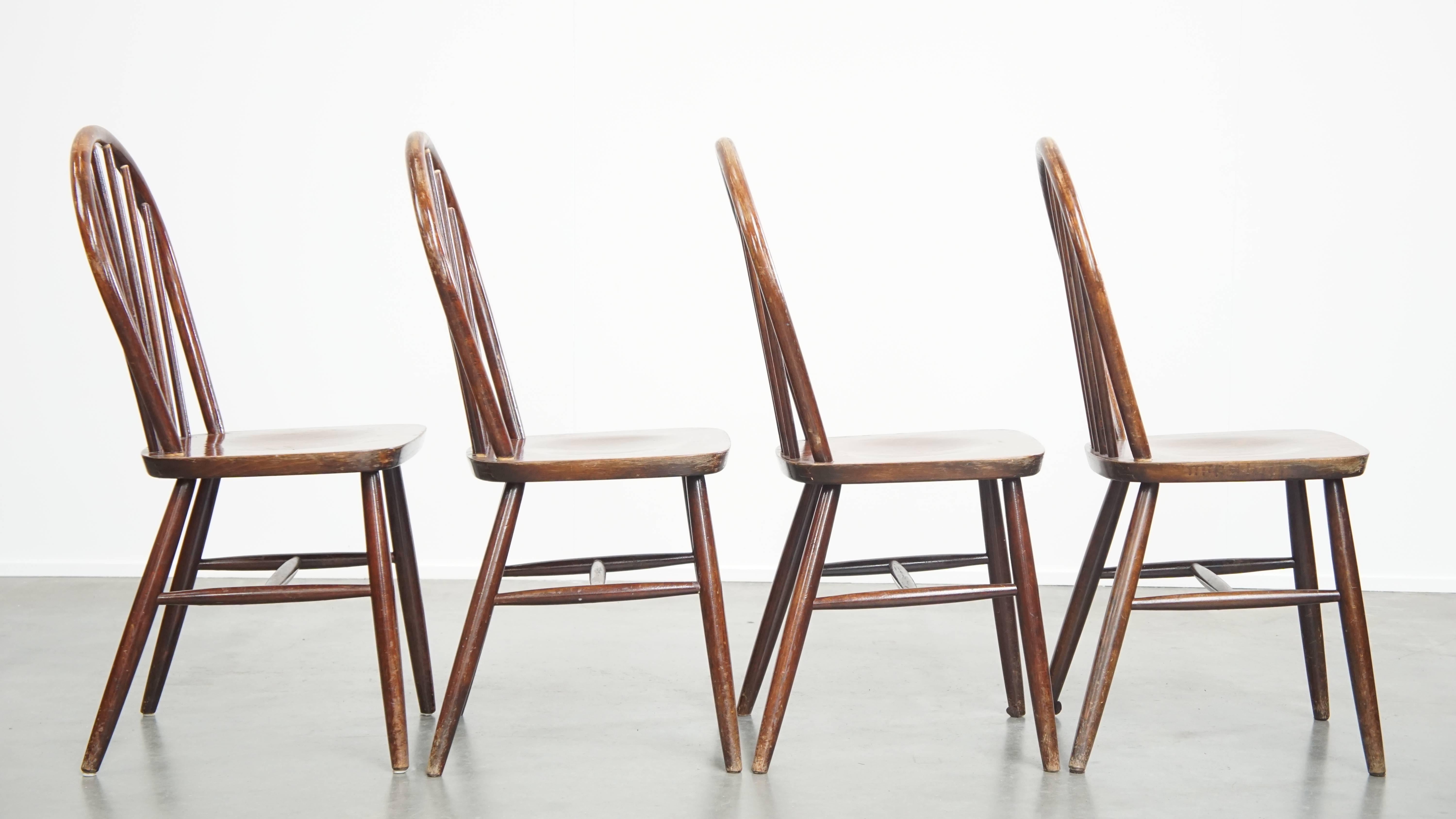 Classical Roman Set of 4 vintage wooden spindle Windsor chairs from the 1970s For Sale