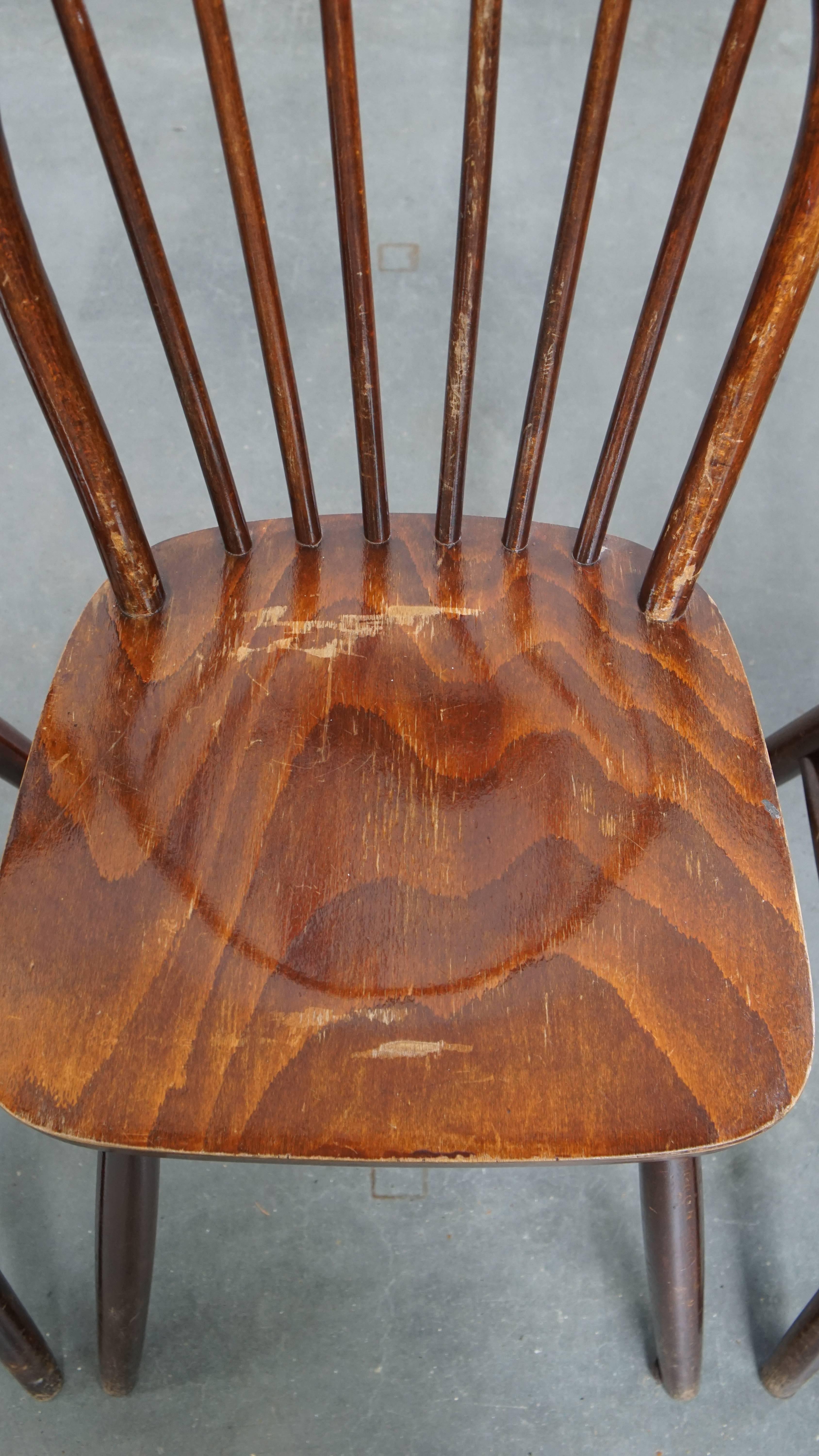 Set of 4 vintage wooden spindle Windsor chairs from the 1970s For Sale 1