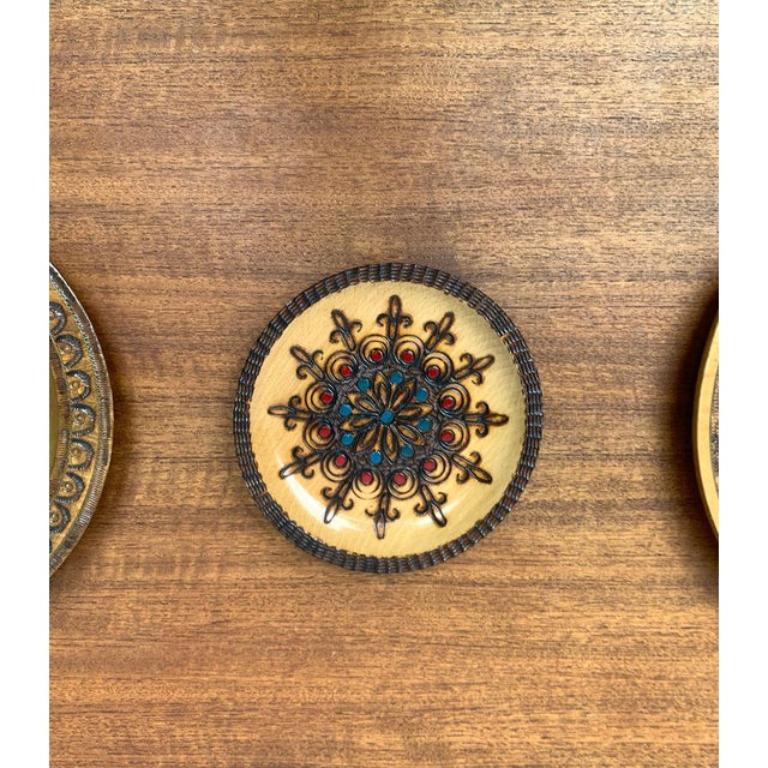 Set von 4 Vintage-Wandtellern aus Holz im Angebot 5