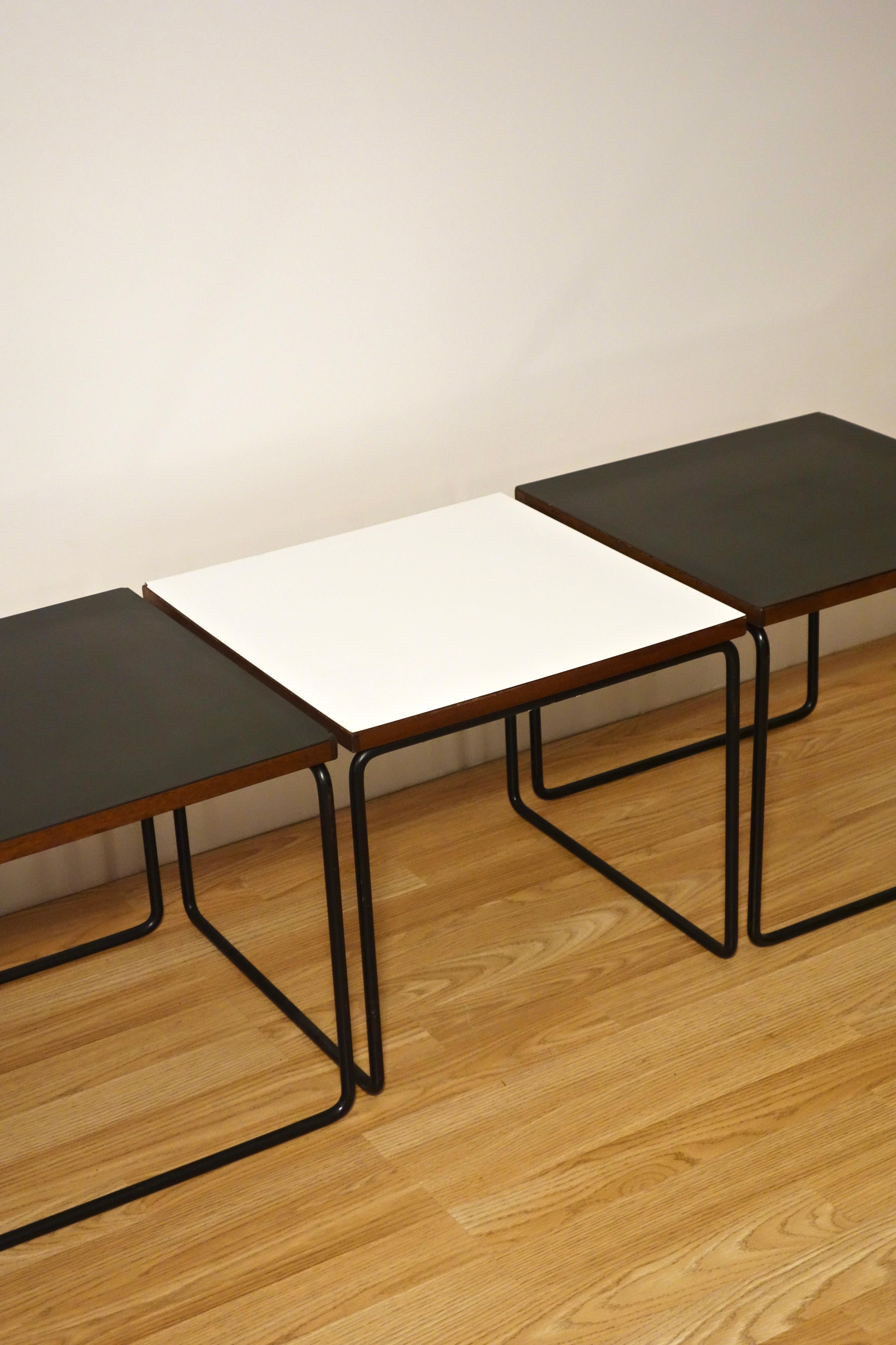 Set of 4 Volante Coffee Tables by Pierre Guariche for Steiner, France 1950's In Good Condition In VILLEURBANNE, FR