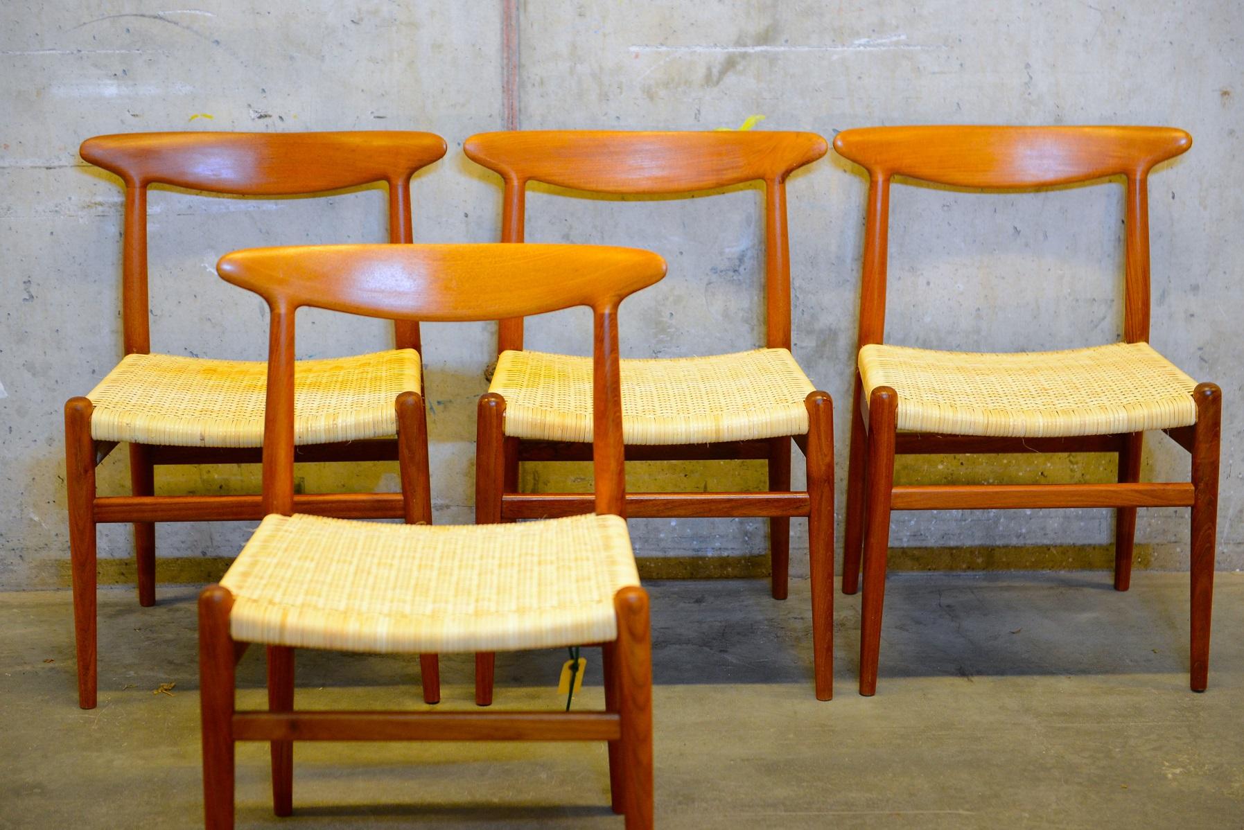 Set of 4 dining chairs in teak wood with new cane / rattan seats. Designed by Danish designer Hans J. Wegner. Produced by furniture maker C.M. Madsens Fabrik in Denmark. Midcentury Scandinavian design by one of the great Danish designers of the