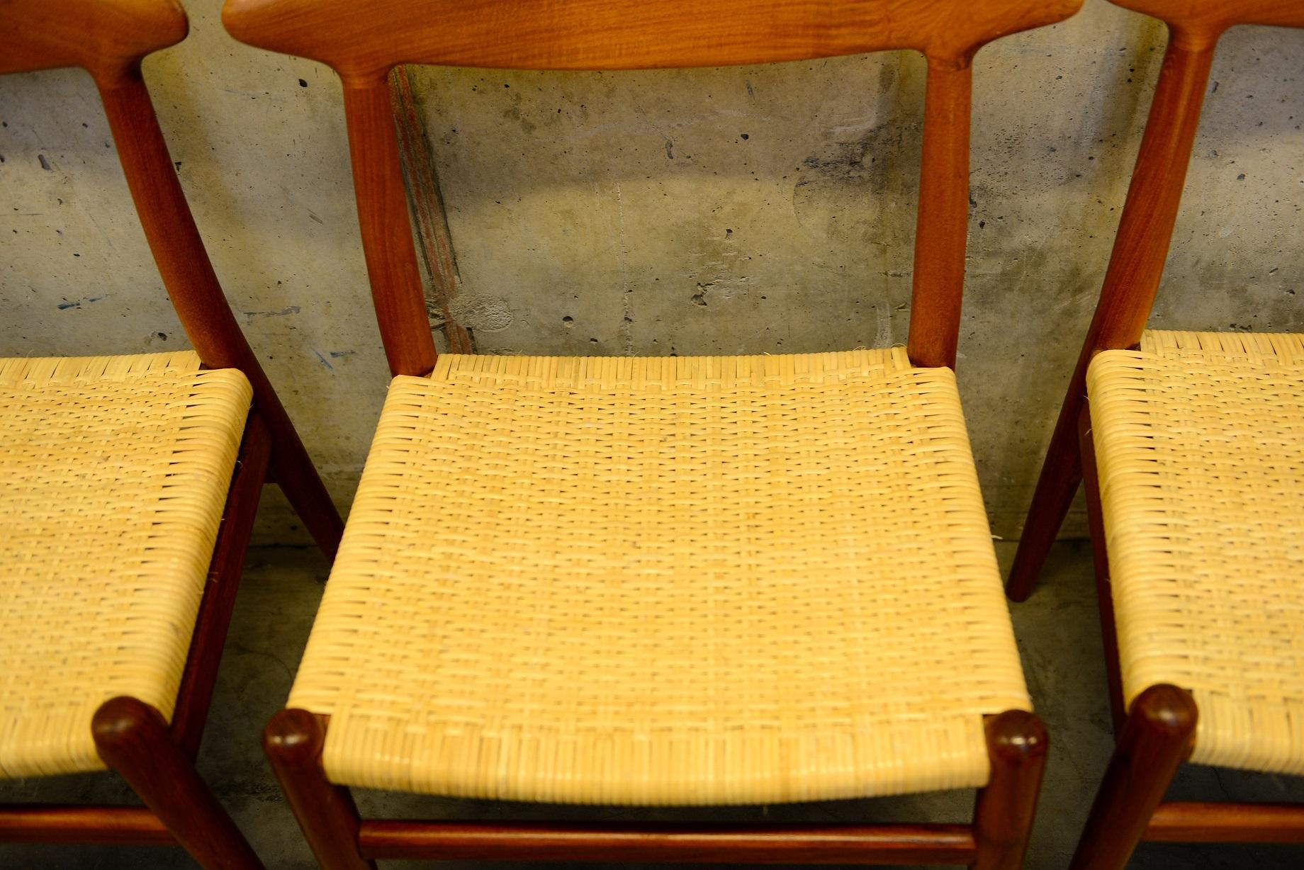 Set of 4 W2 Teak and Cane Chairs by Hans J. Wegner, 1950s, C.M. Madsens DK In Good Condition For Sale In Limhamn, SE