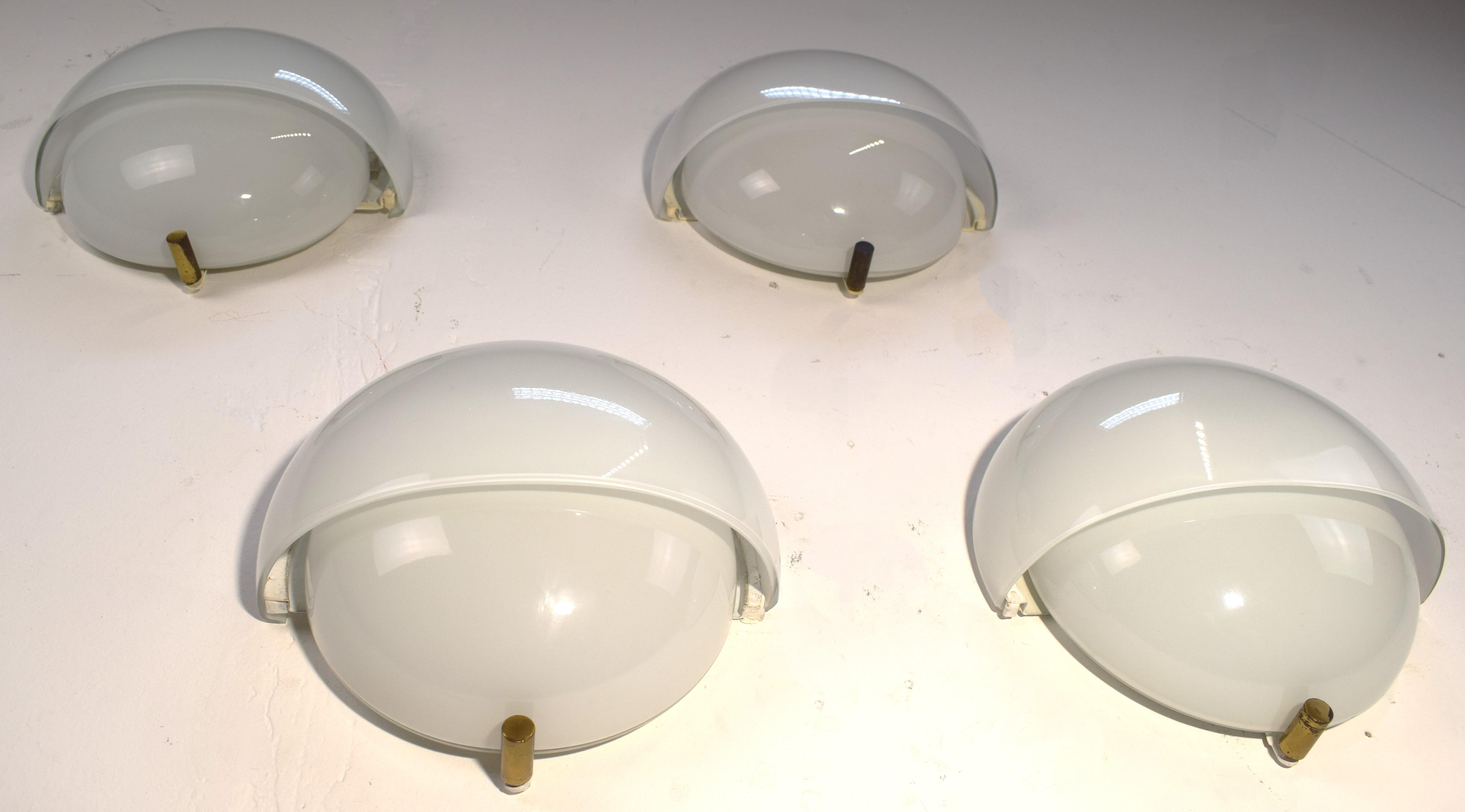 Mid-Century Modern Set of 4 wall lamp model. Mania by Vico Magistretti for Artemide, Italy, 1970s