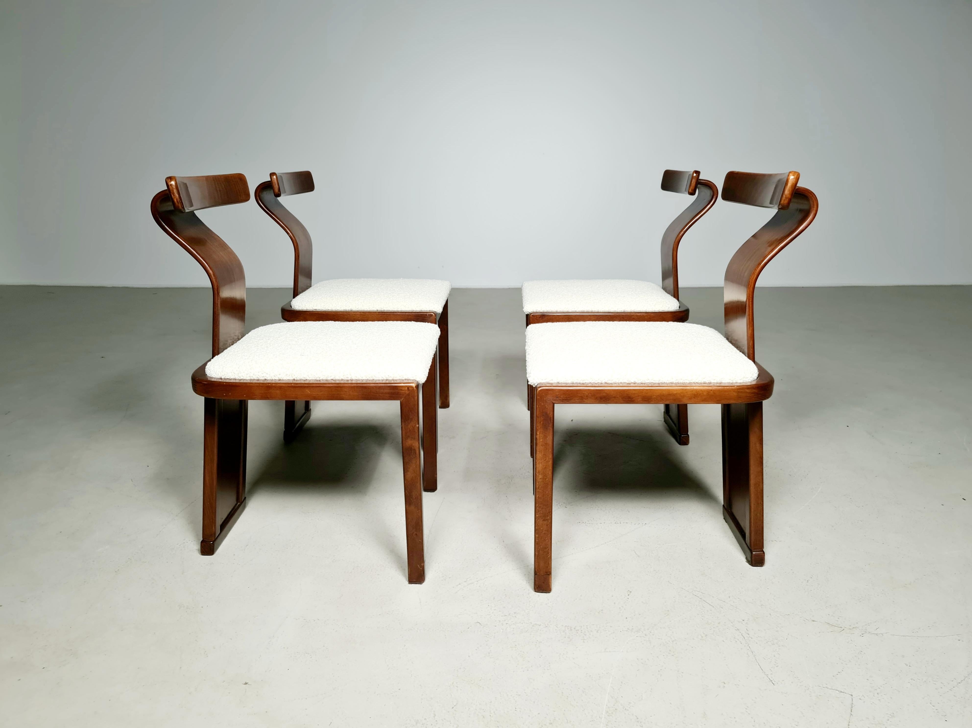 Set of 4 Walnut and Boucle Dining Chairs from Italy, 1960s In Good Condition In amstelveen, NL