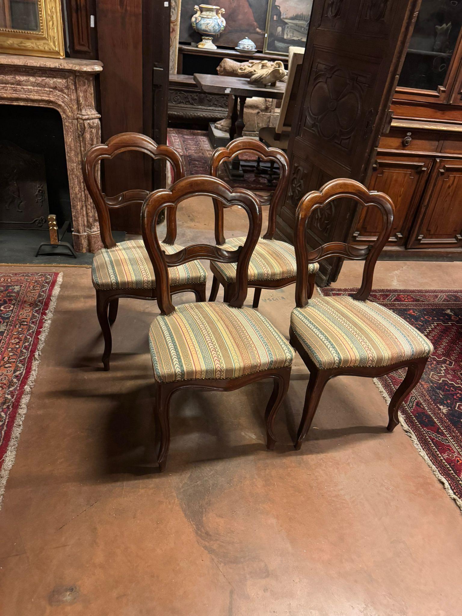 set of 4 walnut chairs, curved backrest and padded seat, Italy For Sale 4