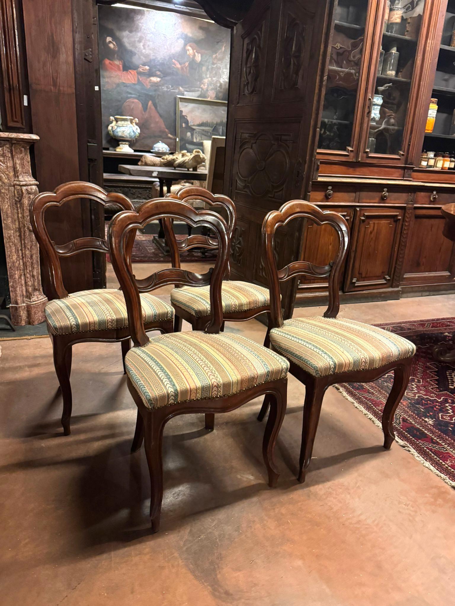 set of 4 walnut chairs, curved backrest and padded seat, Italy For Sale 5