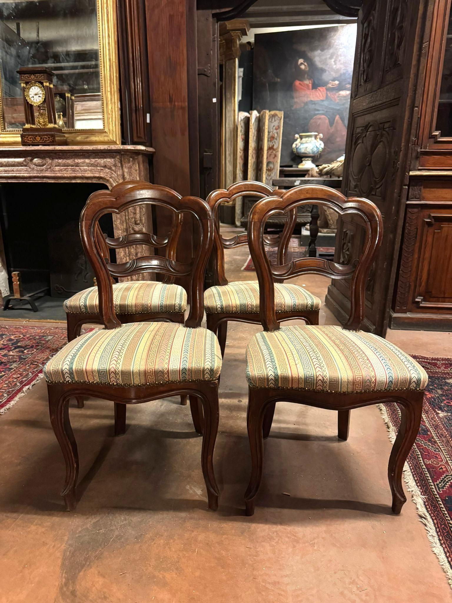 set of 4 antique walnut chairs with curved backrest and padded seat with contemporary fabric, original from the 19th century, from Italy.
They are in excellent condition even though they are antique chairs.
Measurements each cm w 46 x D 40 x H 86,