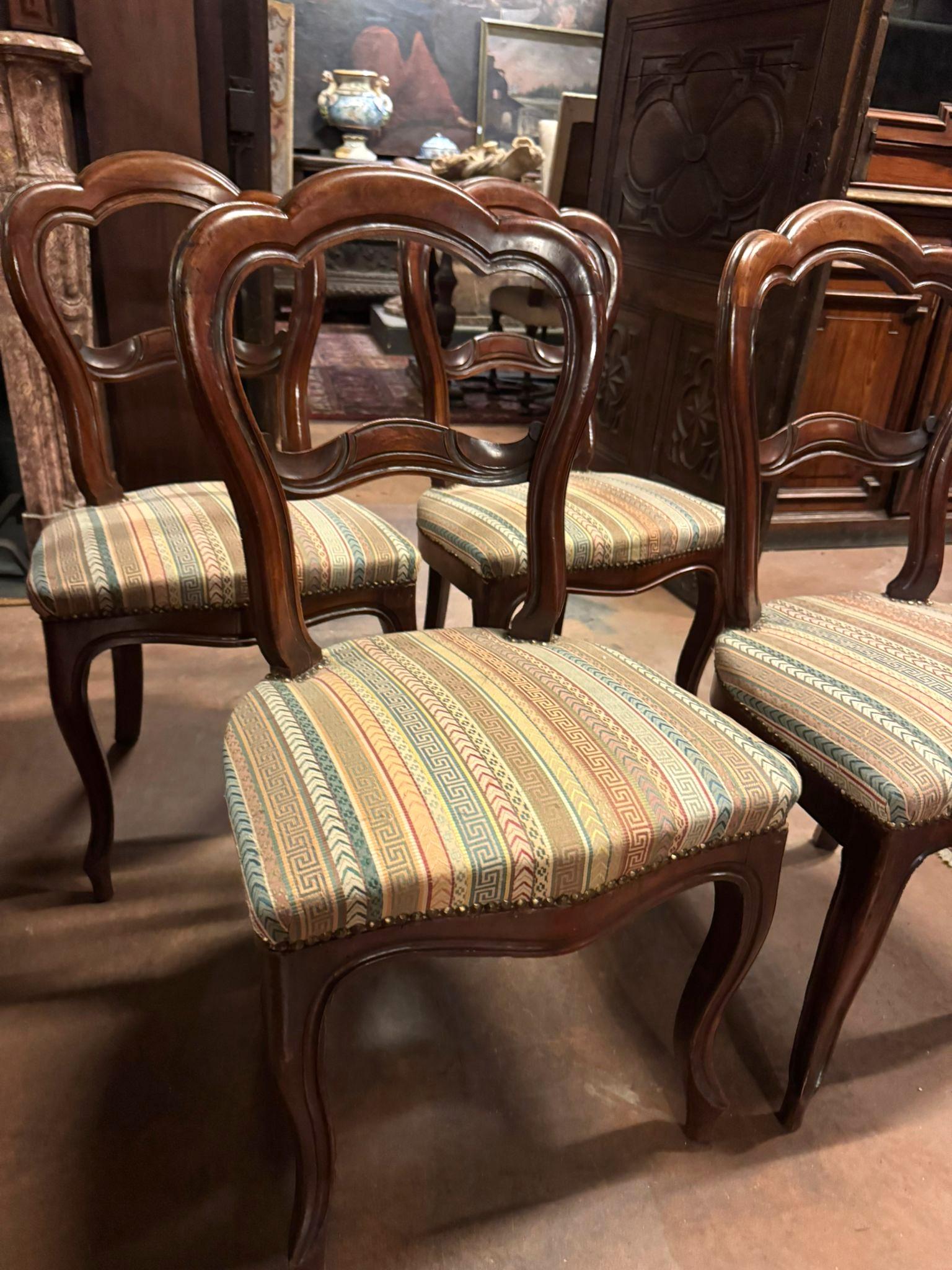 set of 4 walnut chairs, curved backrest and padded seat, Italy For Sale 2