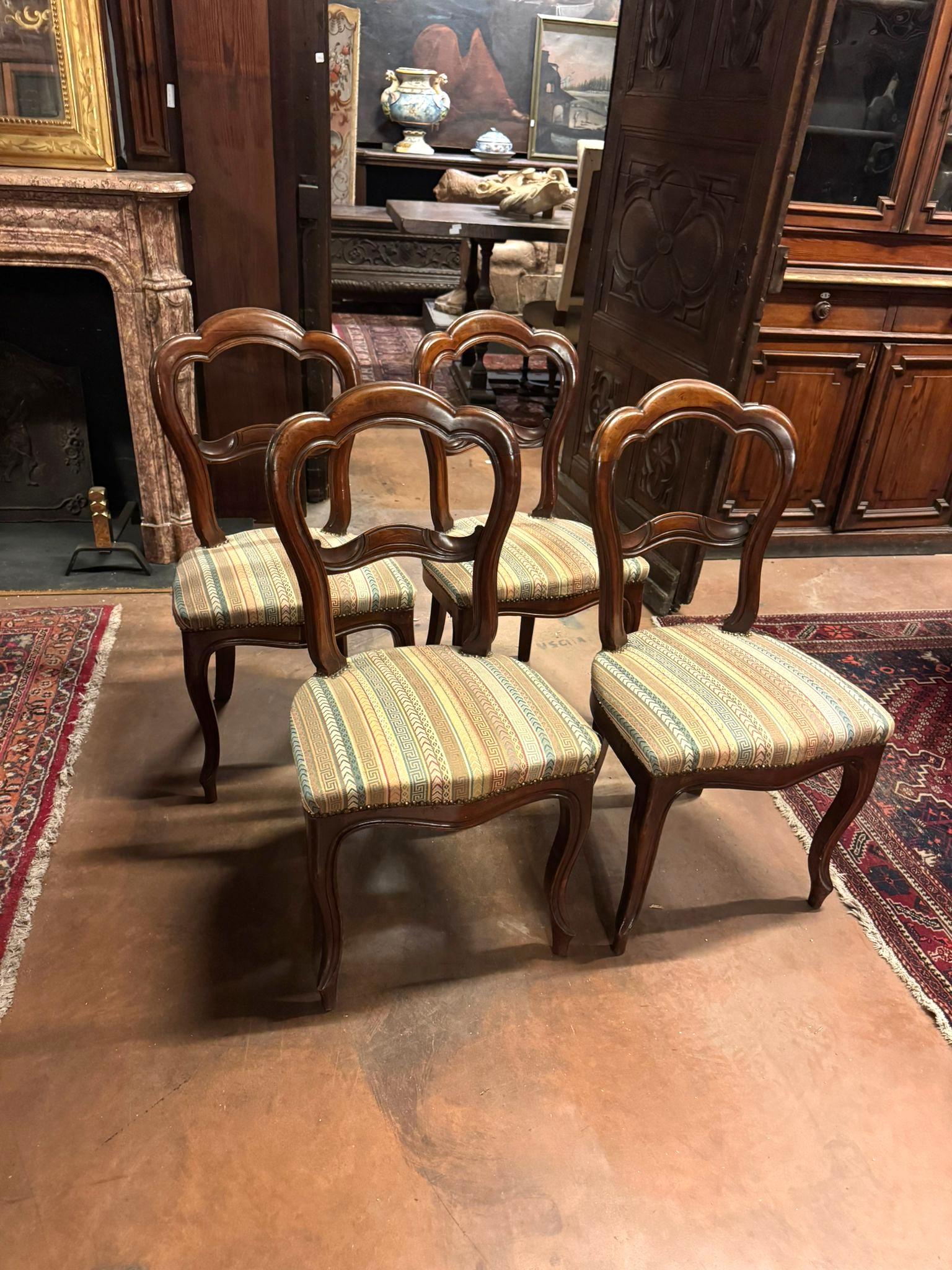 set of 4 walnut chairs, curved backrest and padded seat, Italy For Sale 3