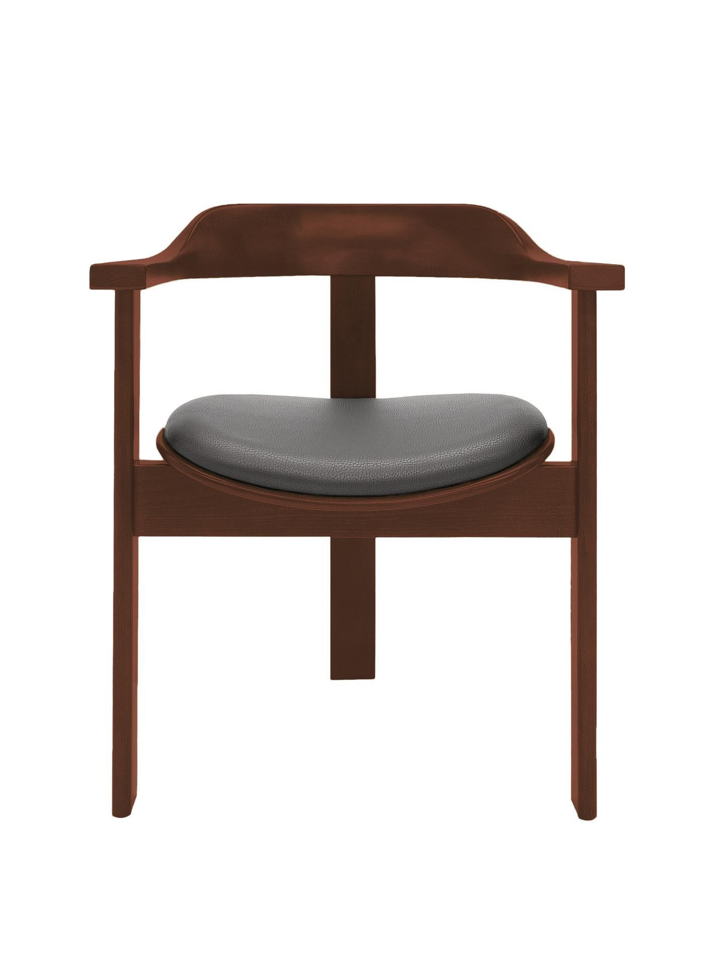 La chaise Haussmann est une pièce vibrante et intemporelle de confort et d'élégance.

Cette chaise unique à trois pieds a été présentée pour la première fois à l'