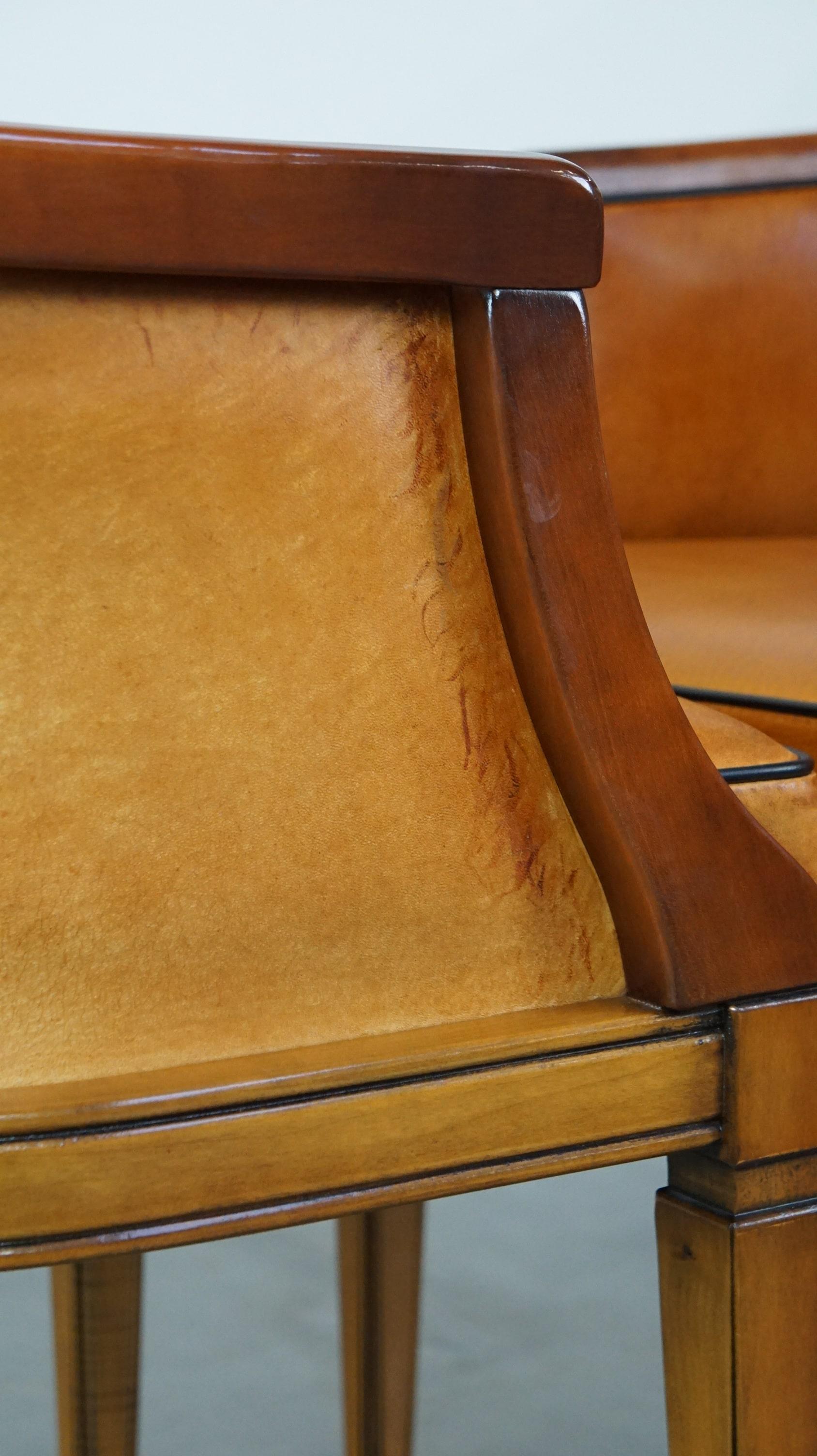 Conjunto de 4 cálidas sillas de comedor de piel de oveja combinadas con madera 13