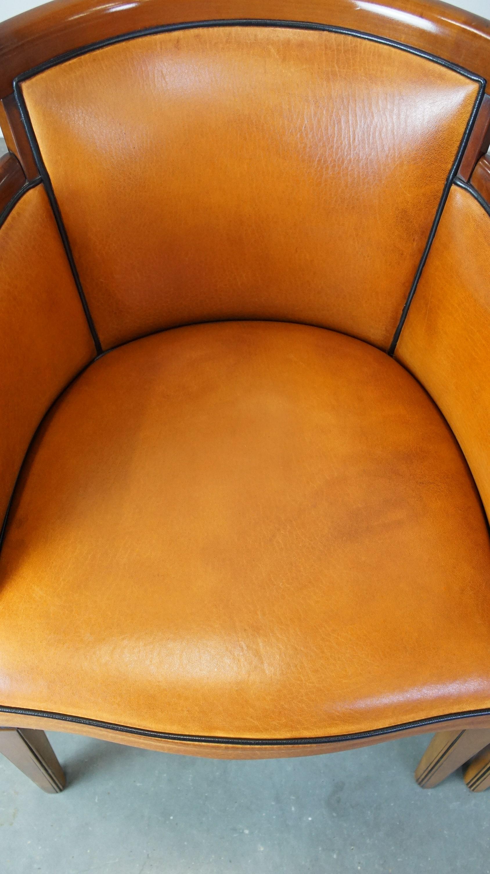 Conjunto de 4 cálidas sillas de comedor de piel de oveja combinadas con madera Cuero