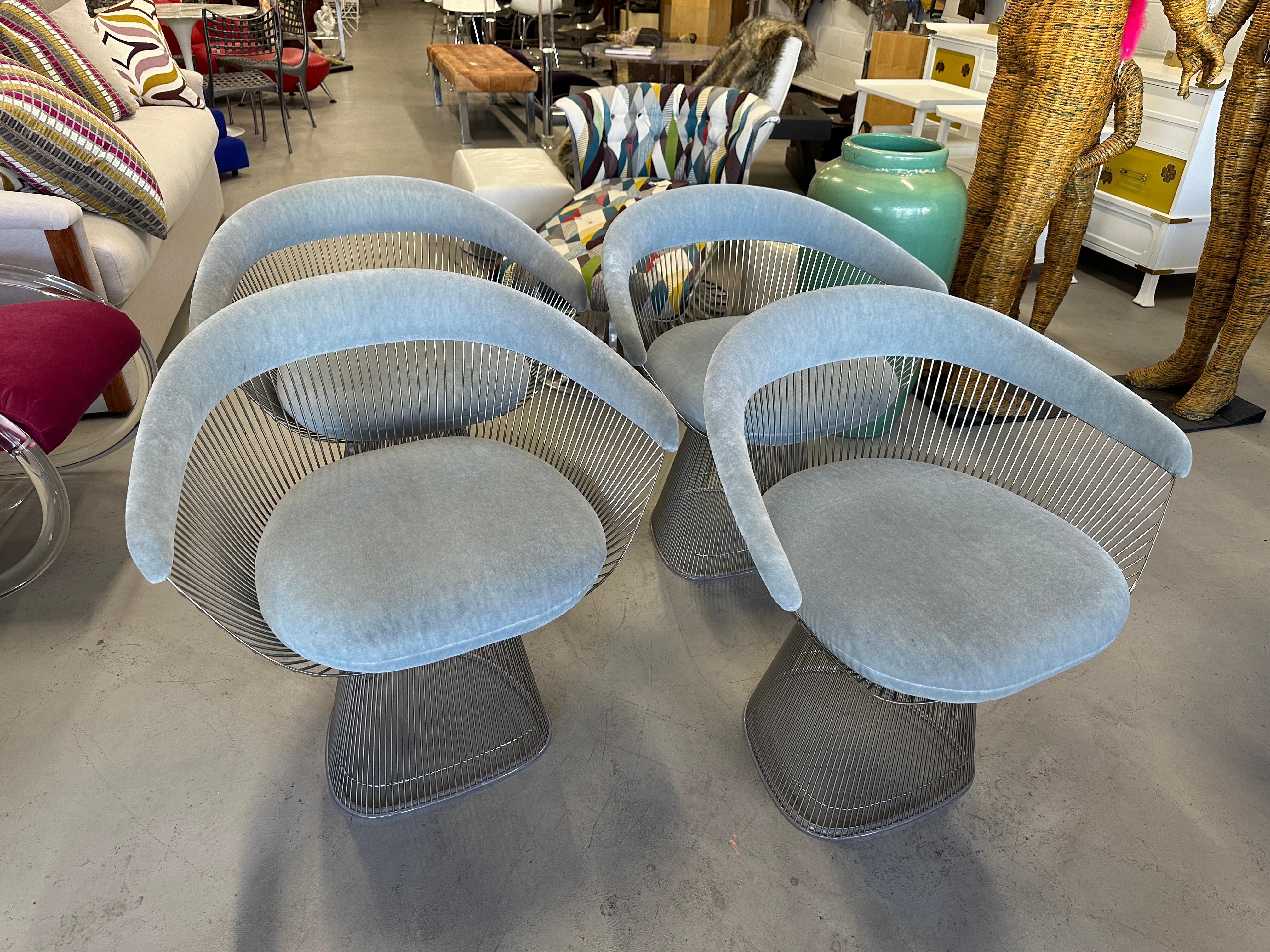 Hand-Crafted Set of 4 Warren Platner for Knoll Dining Arm Chairs in Knoll Swan Velvet