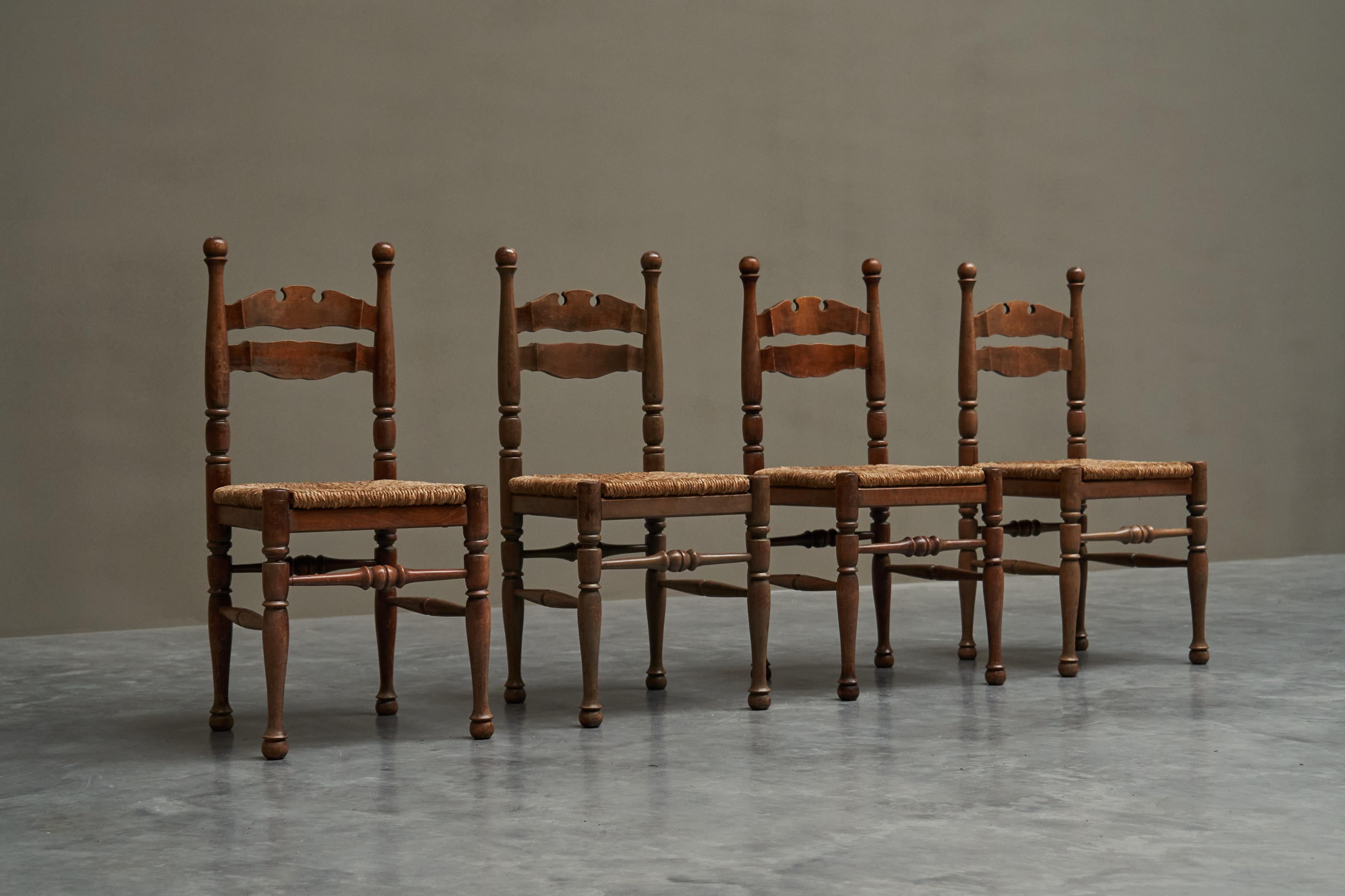 Set di 4 sedie stravaganti in Oak e giunco anni '50 in vendita 3
