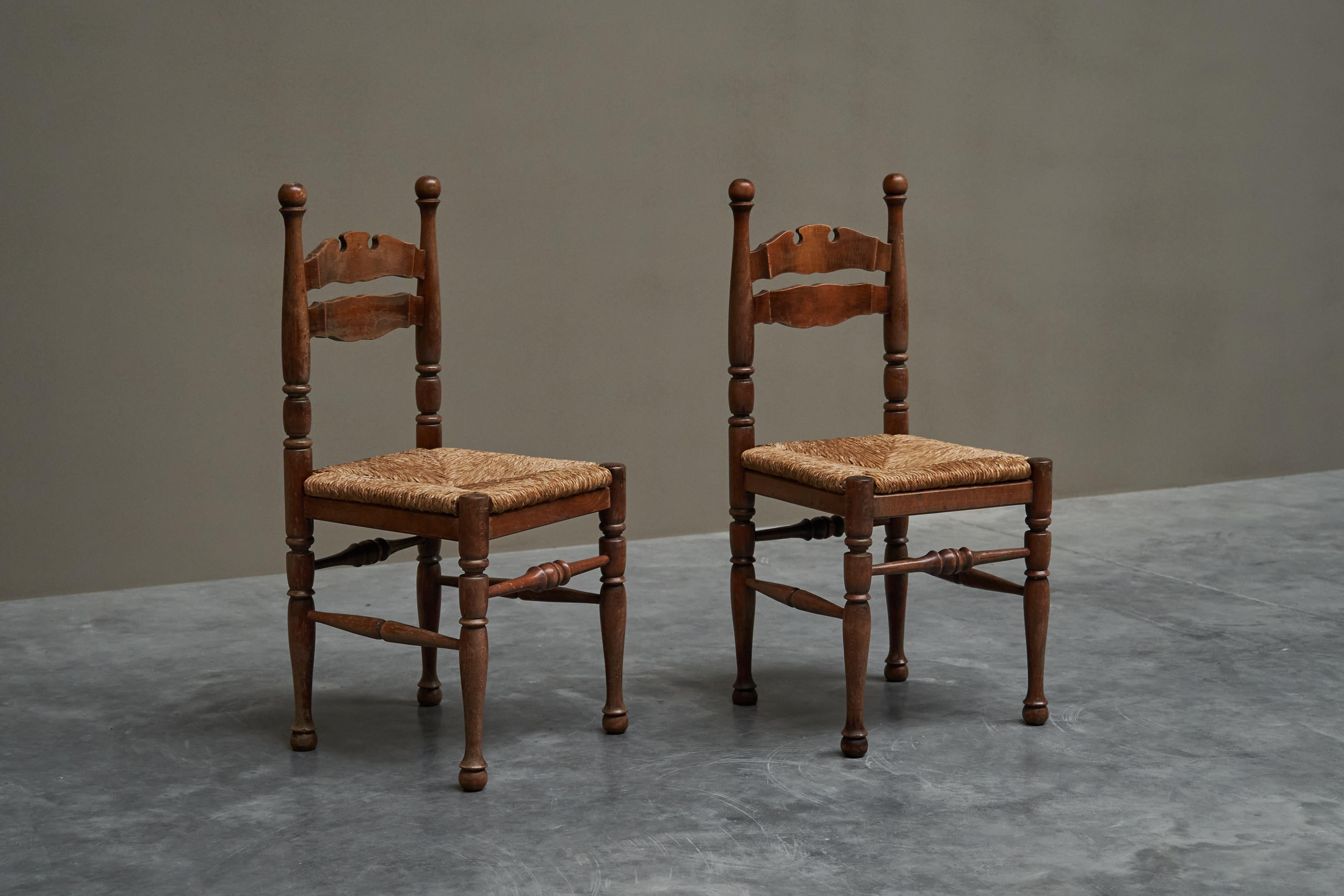Set di 4 sedie stravaganti in Oak e giunco anni '50 in vendita 4