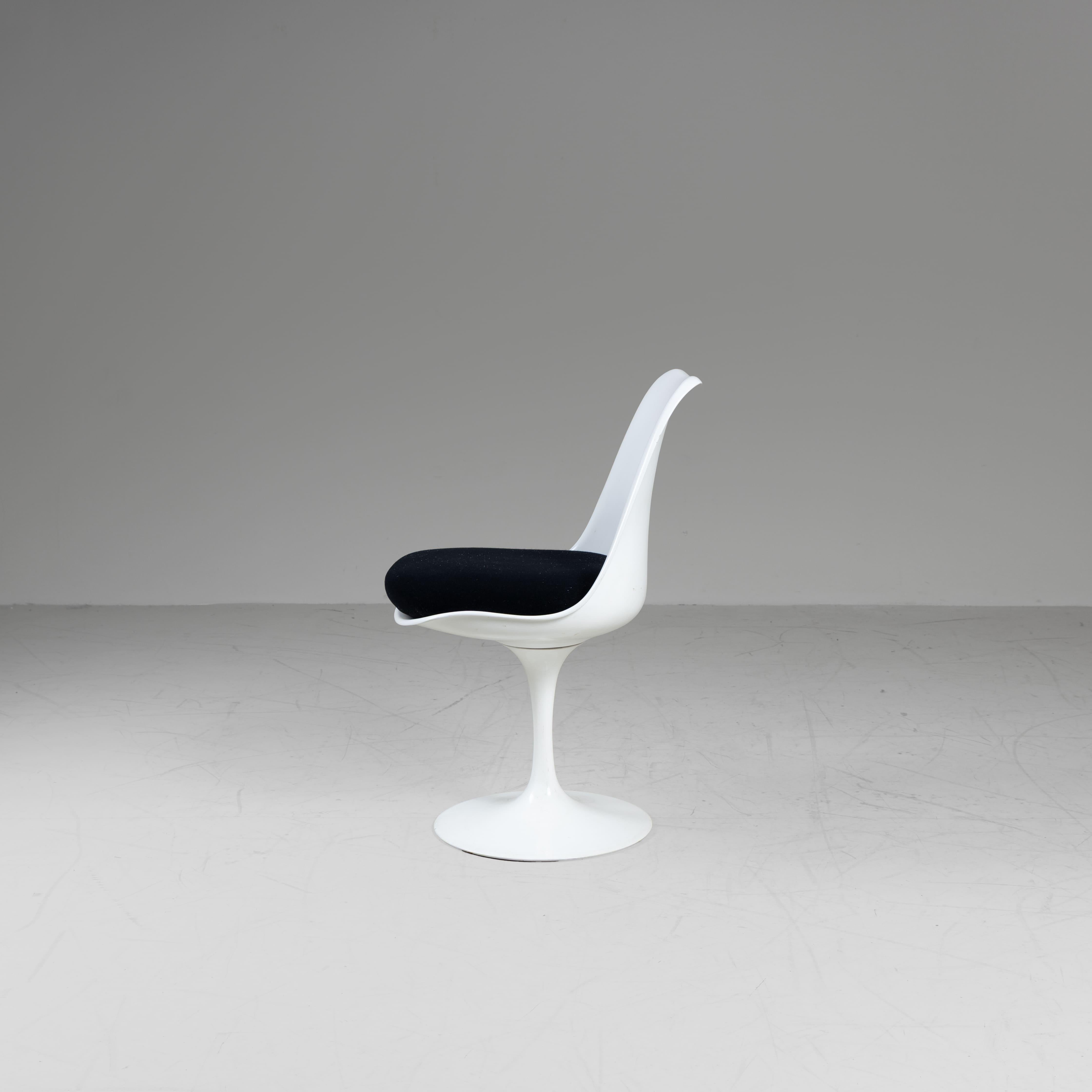 4 Stühle Tulip 769-S, weiß und blau, Eero Saarinen, Knoll, 1955 modern im Zustand „Gut“ im Angebot in Milano, Lombardia