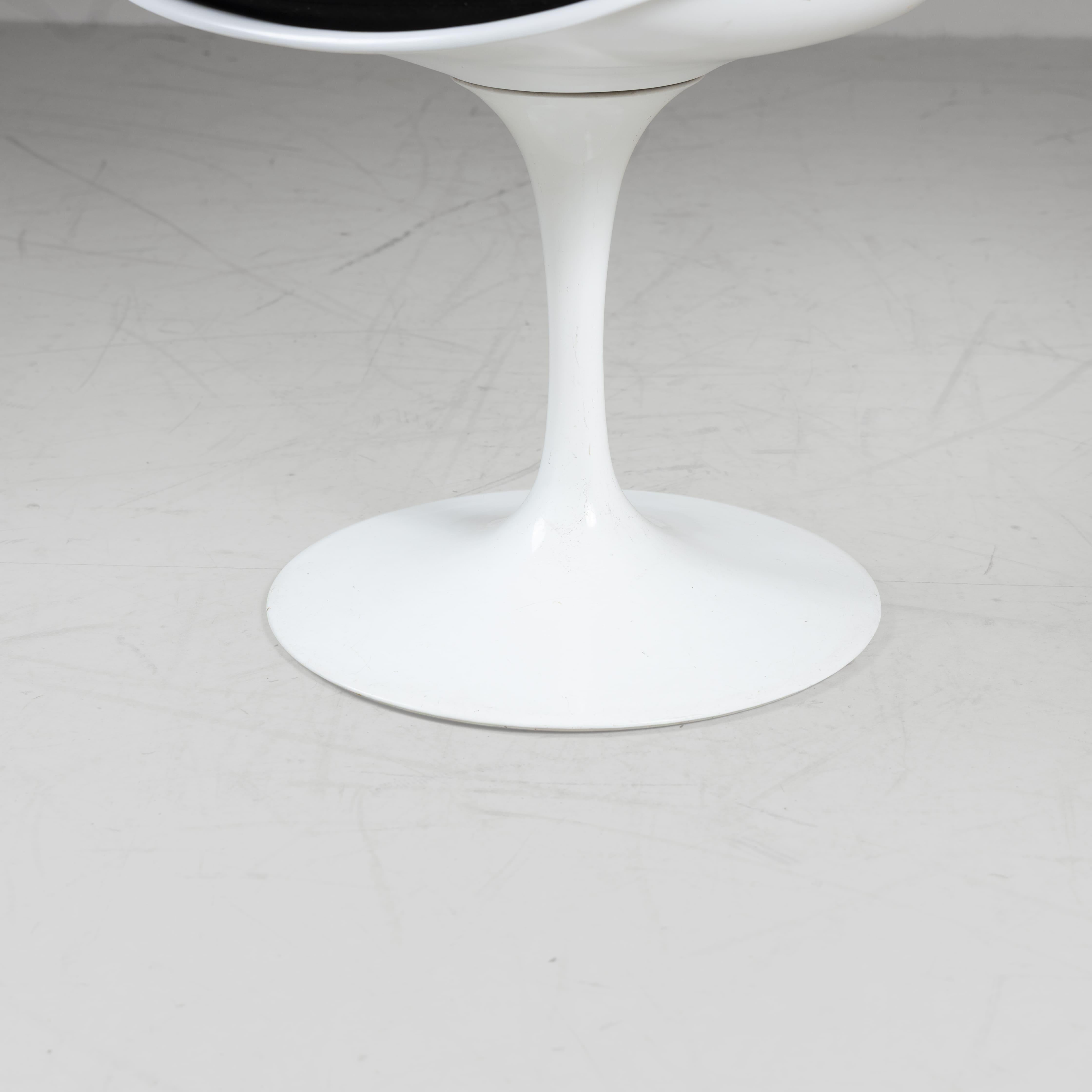 4 Stühle Tulip 769-S, weiß und blau, Eero Saarinen, Knoll, 1955 modern (Metall) im Angebot
