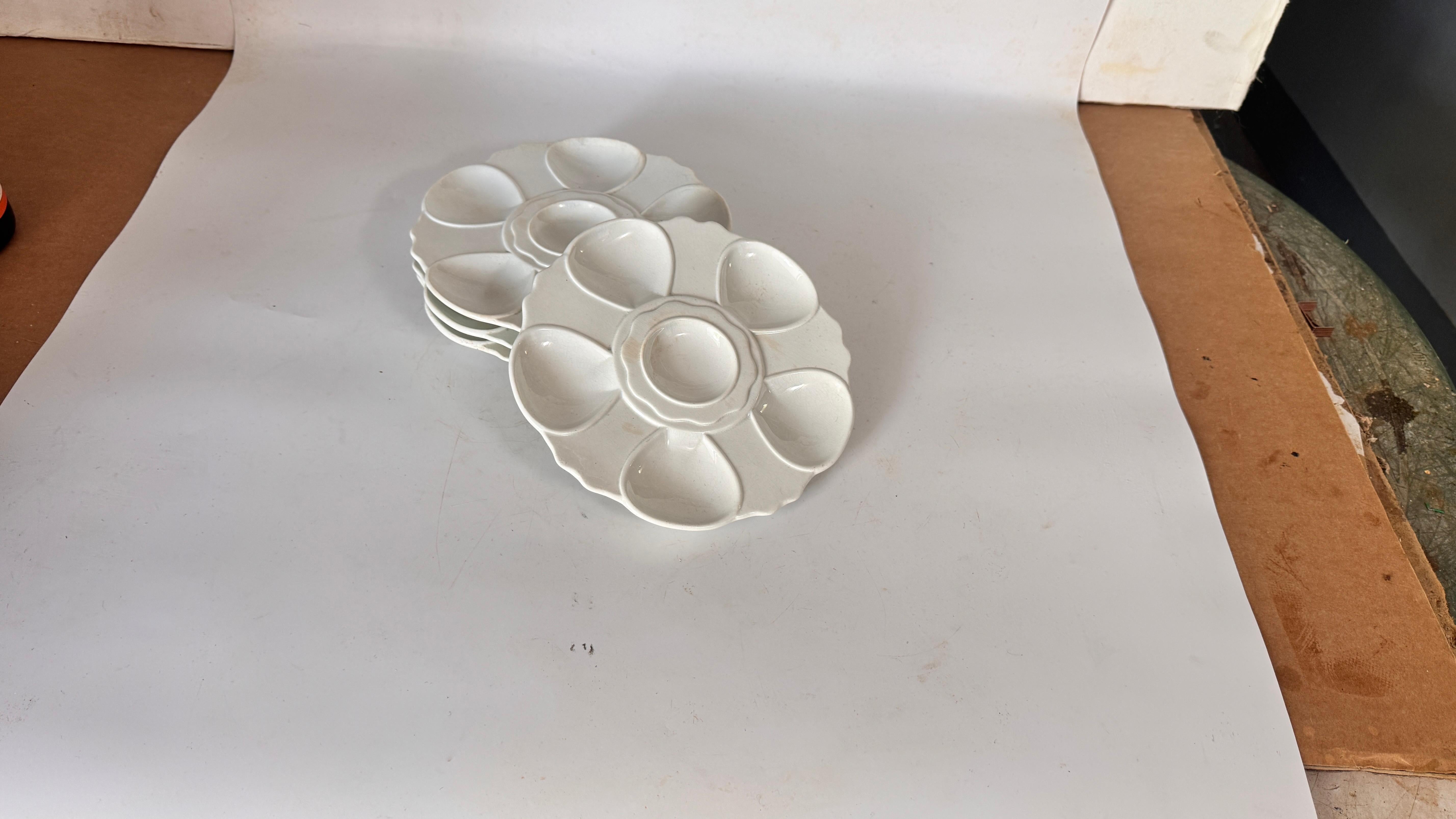 Set of 4 White Ceramic Oyster Plates – 1970s French Mid-Century Design im Angebot 4