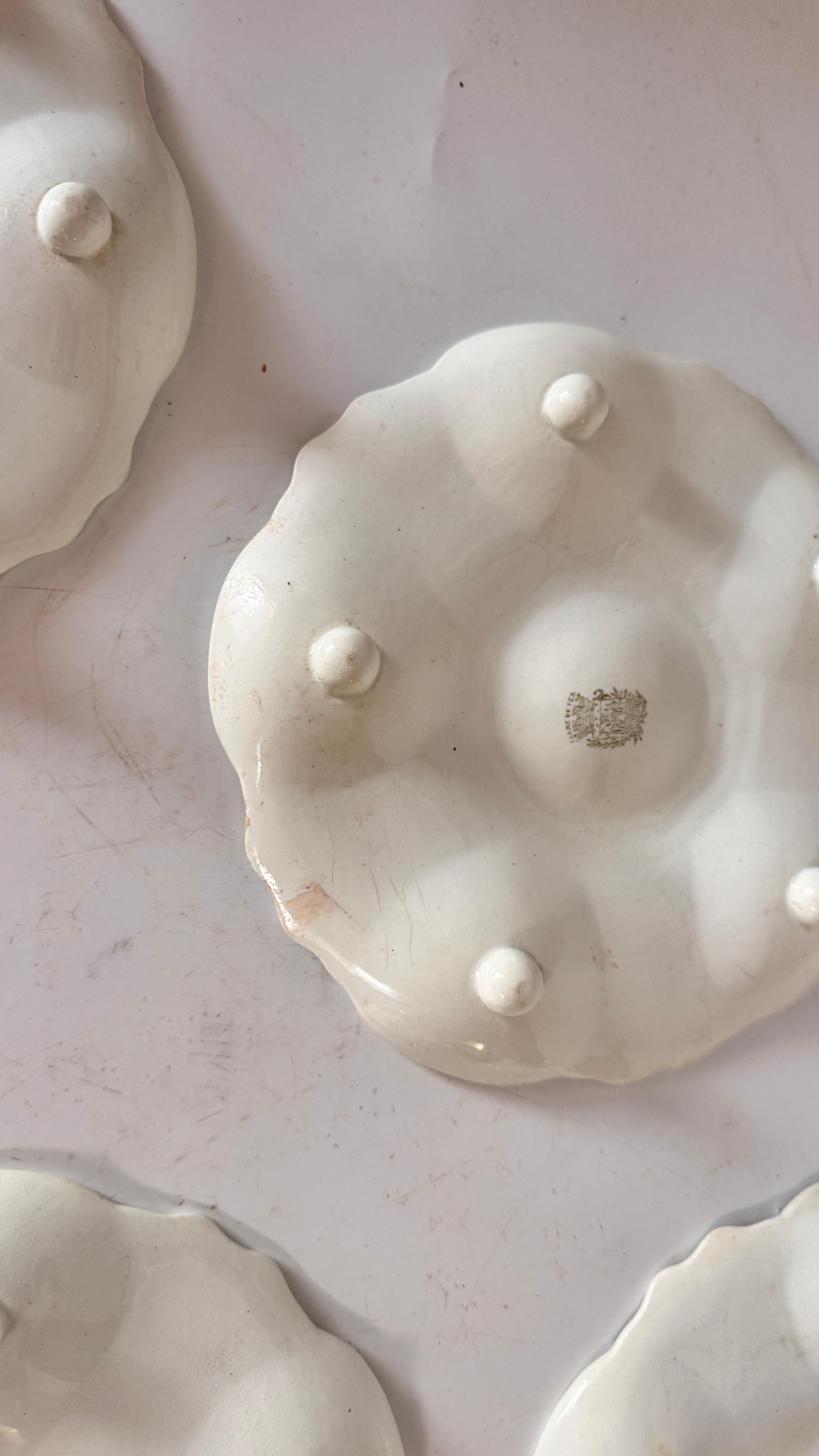 Set of 4 White Ceramic Oyster Plates – 1970s French Mid-Century Design (Ende des 20. Jahrhunderts) im Angebot