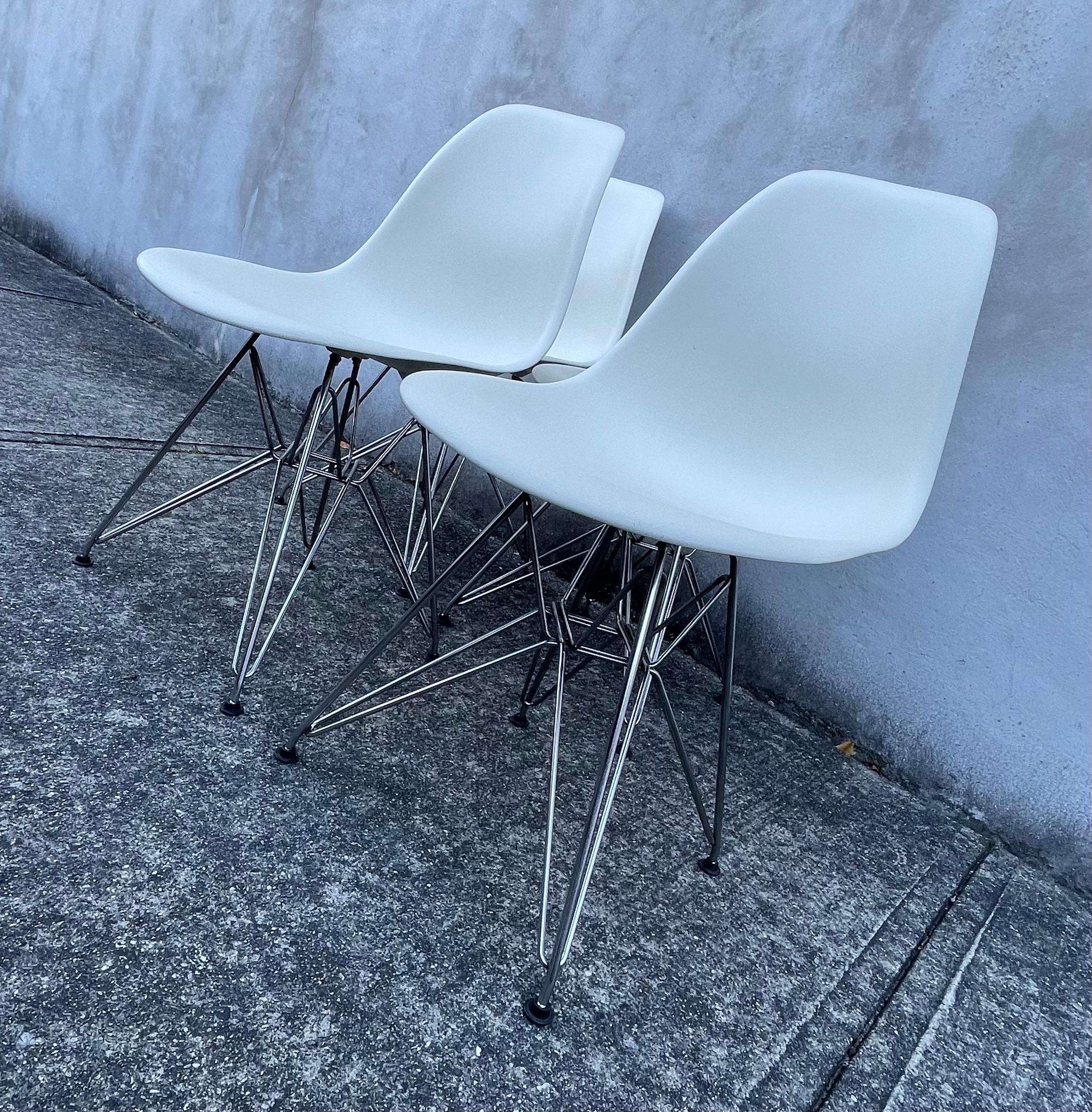 Molded Set of 4 White Eames DSR Dining Chairs with Chromed Steel Eiffel Base, 2010