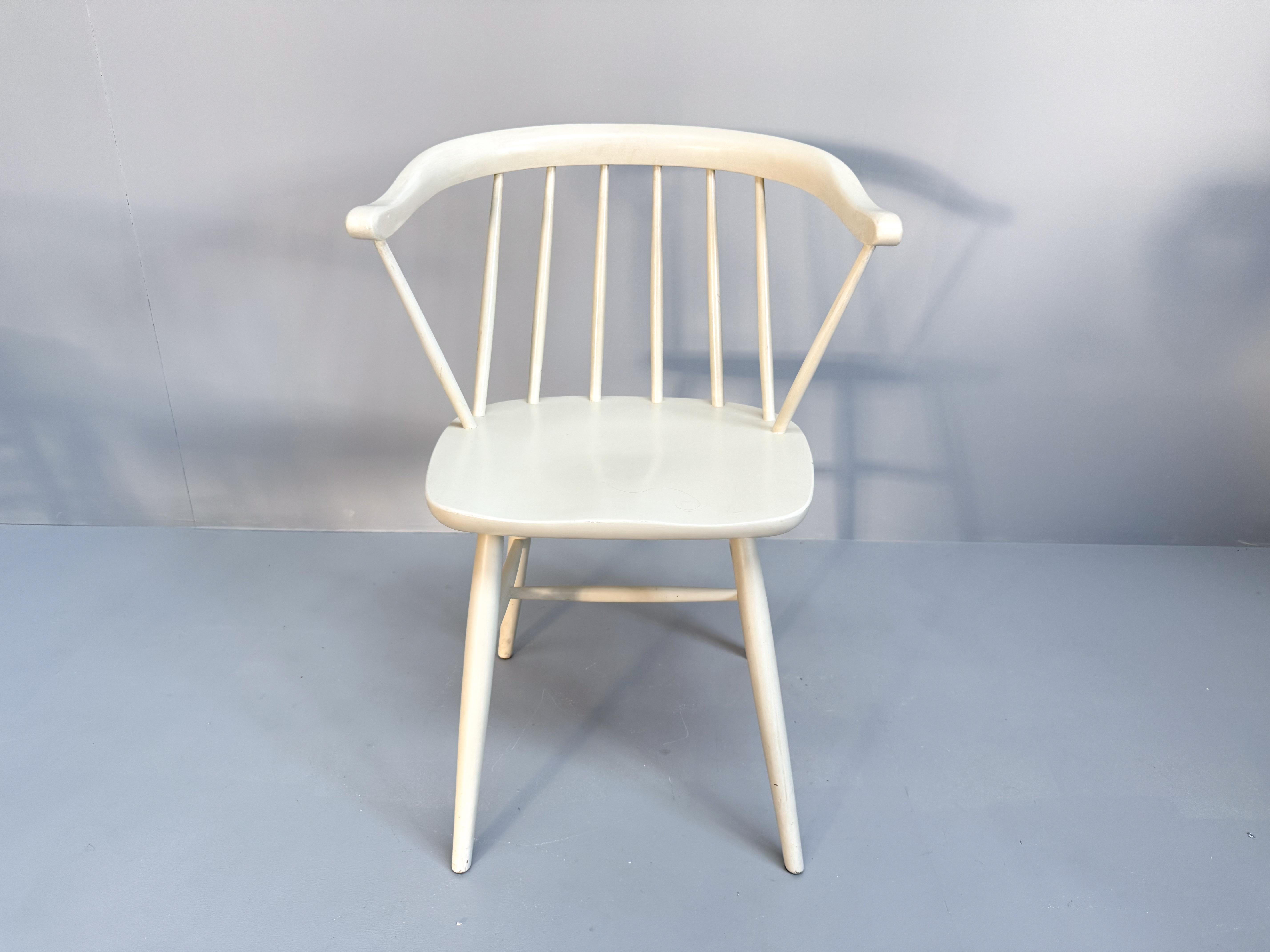 Satz von 4 weiß lackierten Spindelstühlen, Nesto, Sweden, 1960er Jahre im Angebot 3