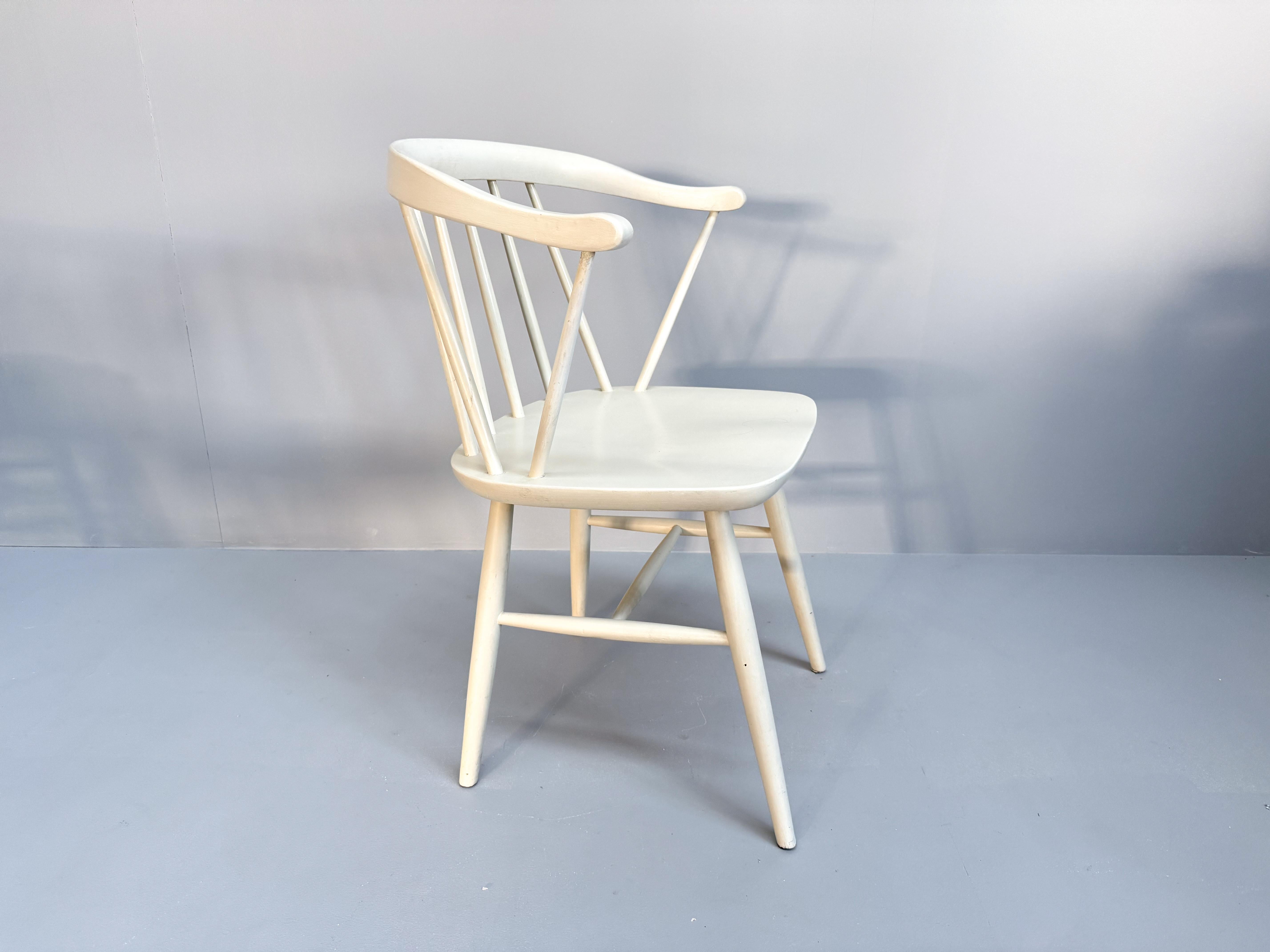 Satz von 4 weiß lackierten Spindelstühlen, Nesto, Sweden, 1960er Jahre (Europäisch) im Angebot
