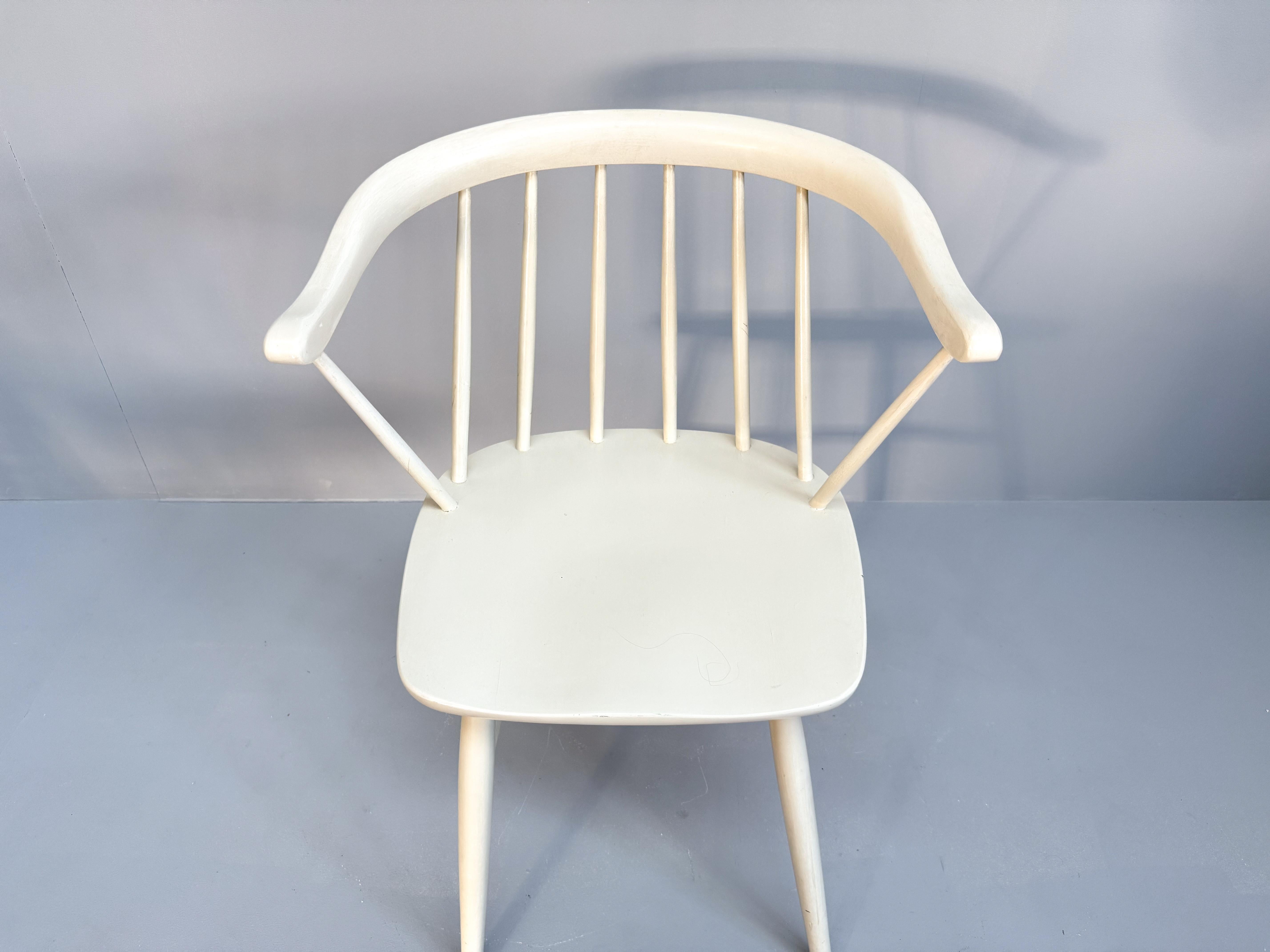 Satz von 4 weiß lackierten Spindelstühlen, Nesto, Sweden, 1960er Jahre im Angebot 2