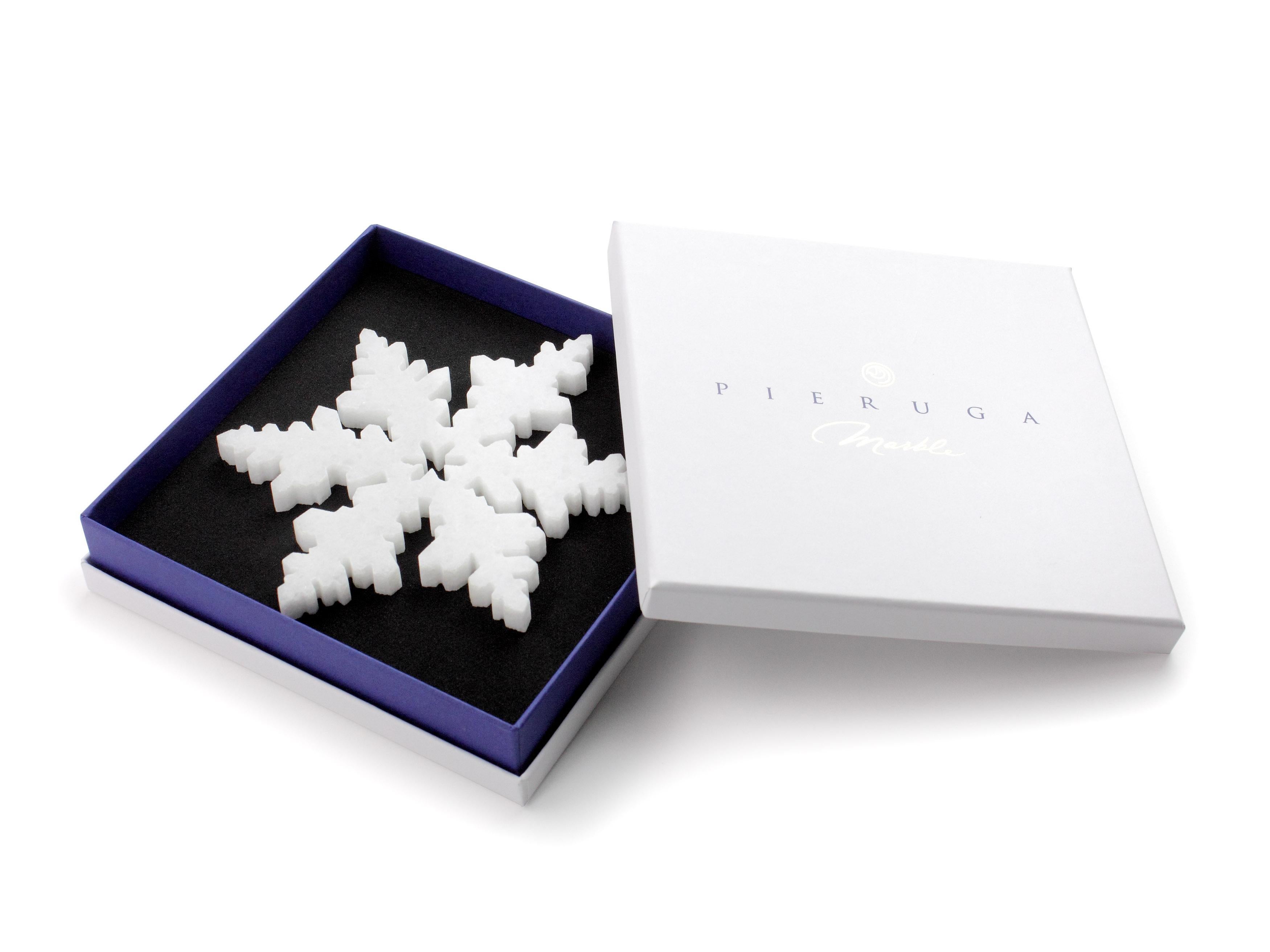 This 'Winter wonderland Snowflake' coaster in White Marble, inspired by ice crystals, are the perfect tasteful gift for the winter and Christmas period.
Coaster in polished absolute crystalline white marble from Italy.
Thanks to their shape and size