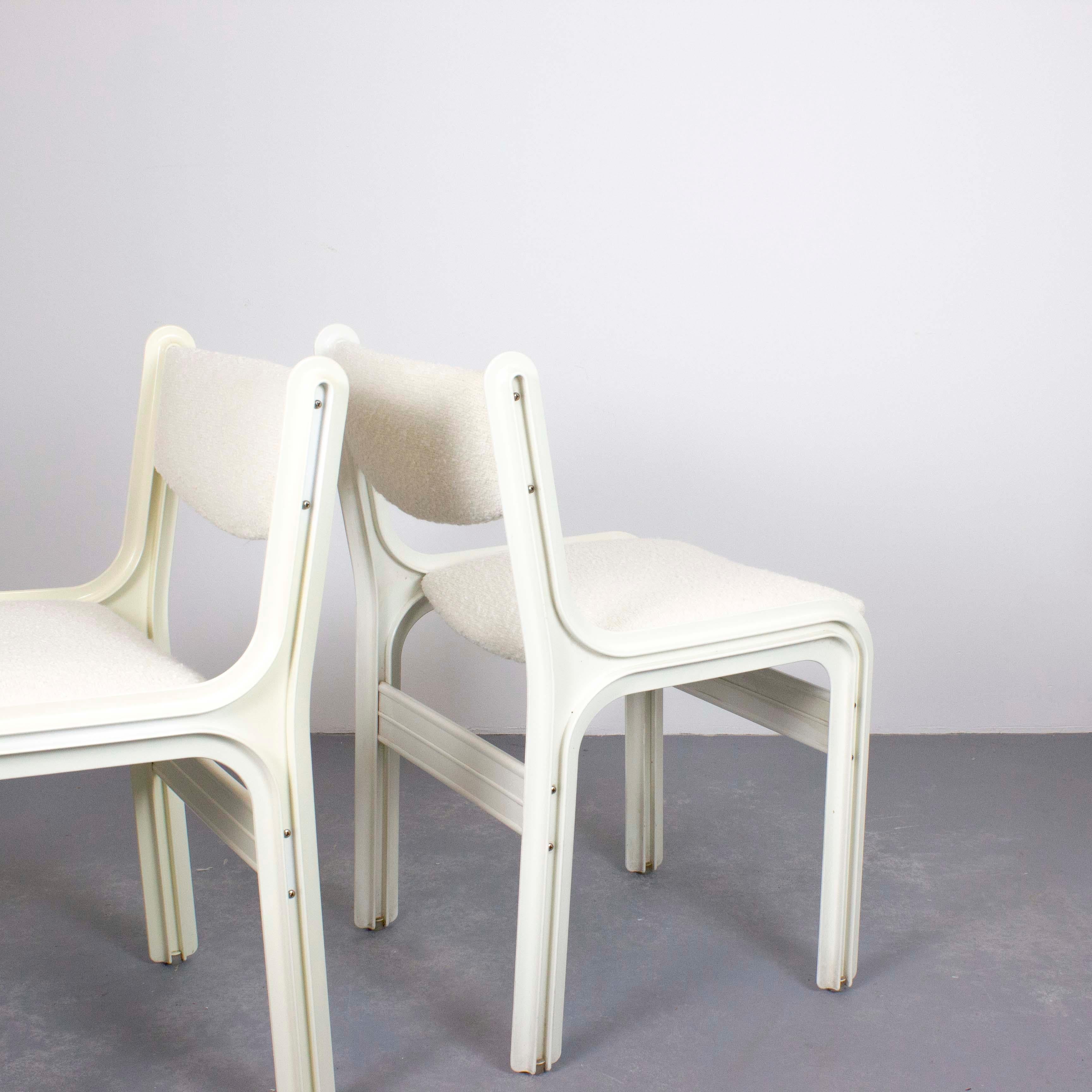 Set di 4 sedie bianche in PVC - Studio Kastilia - Italia - C.C. 1970 In condizioni buone in vendita a Madrid, España