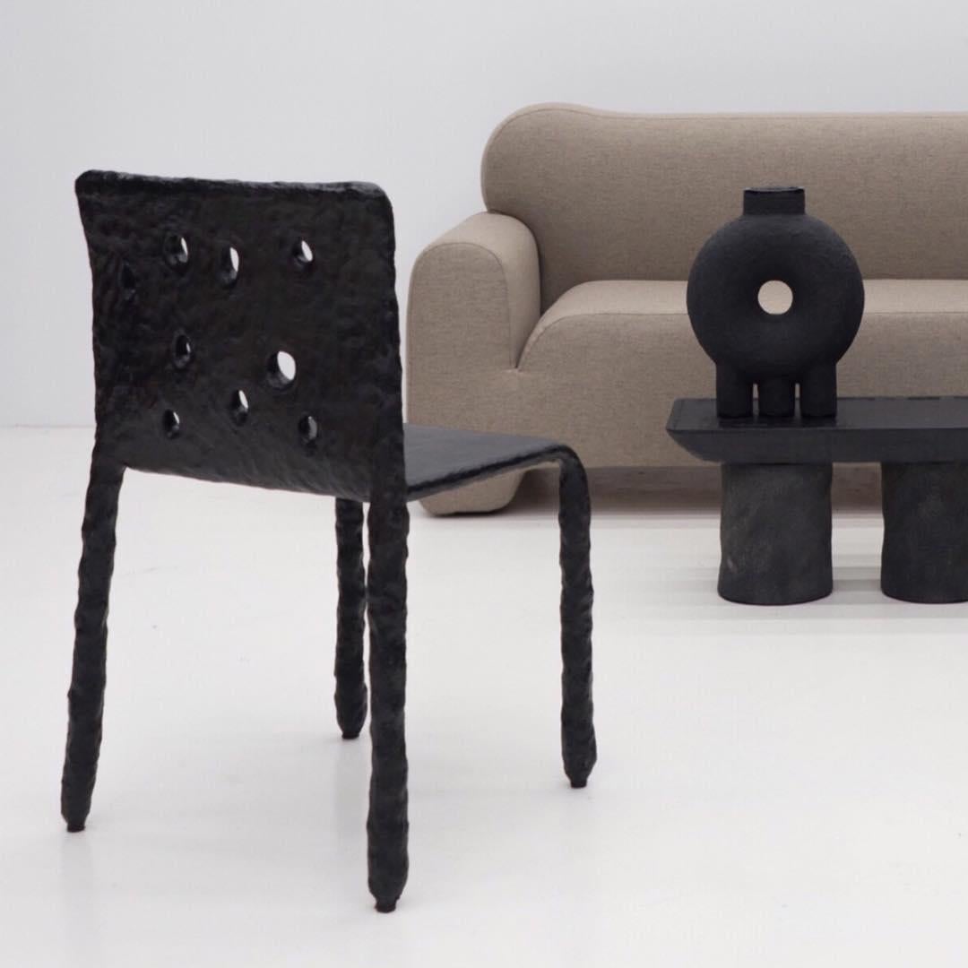 Ensemble de 4 chaises contemporaines sculptées en blanc de FAINA en vente 2