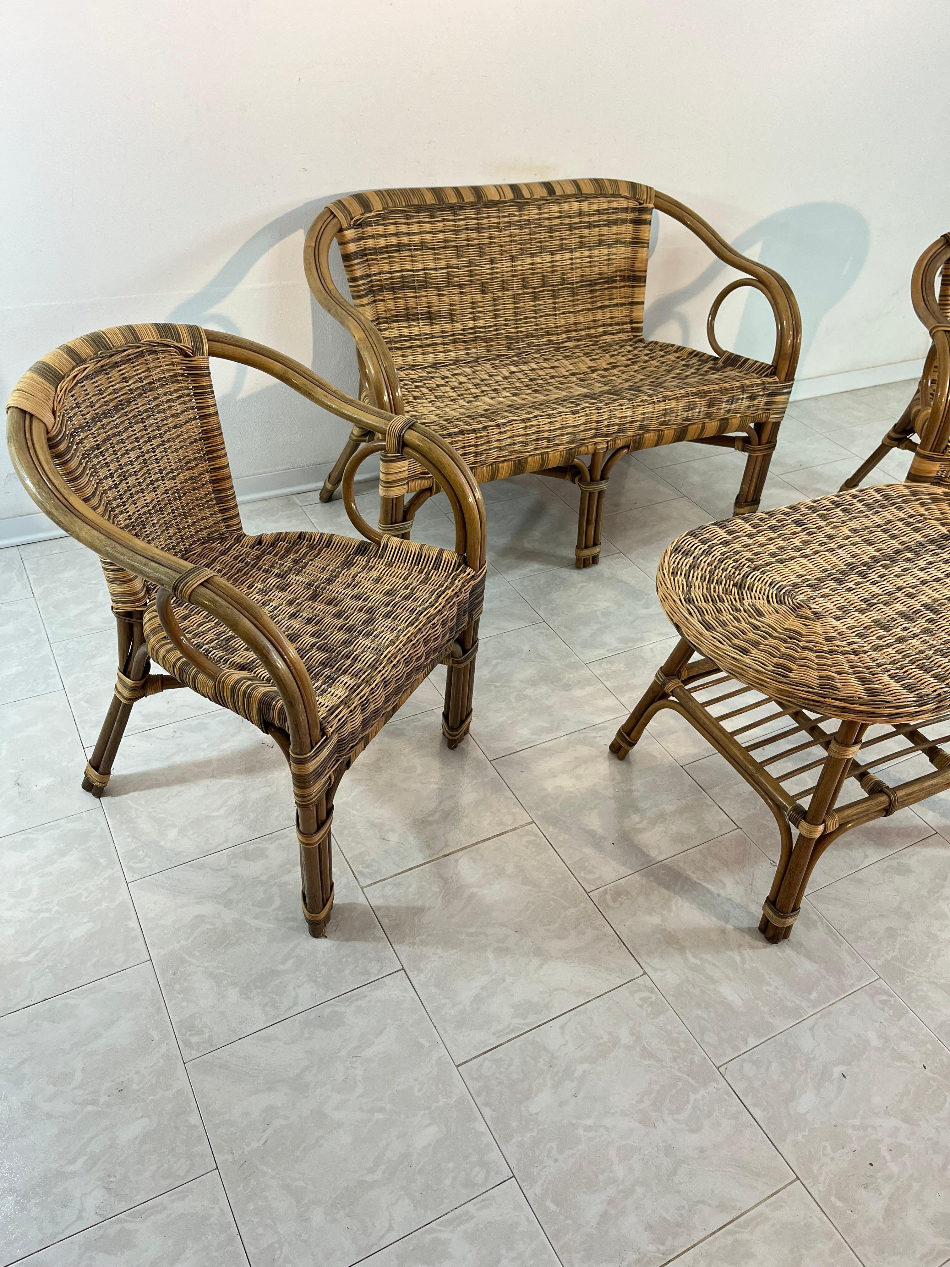 Italiano Set di 4 poltrone da divano in vimini tavolino da caffè Made in Italy Anni '60 in vendita