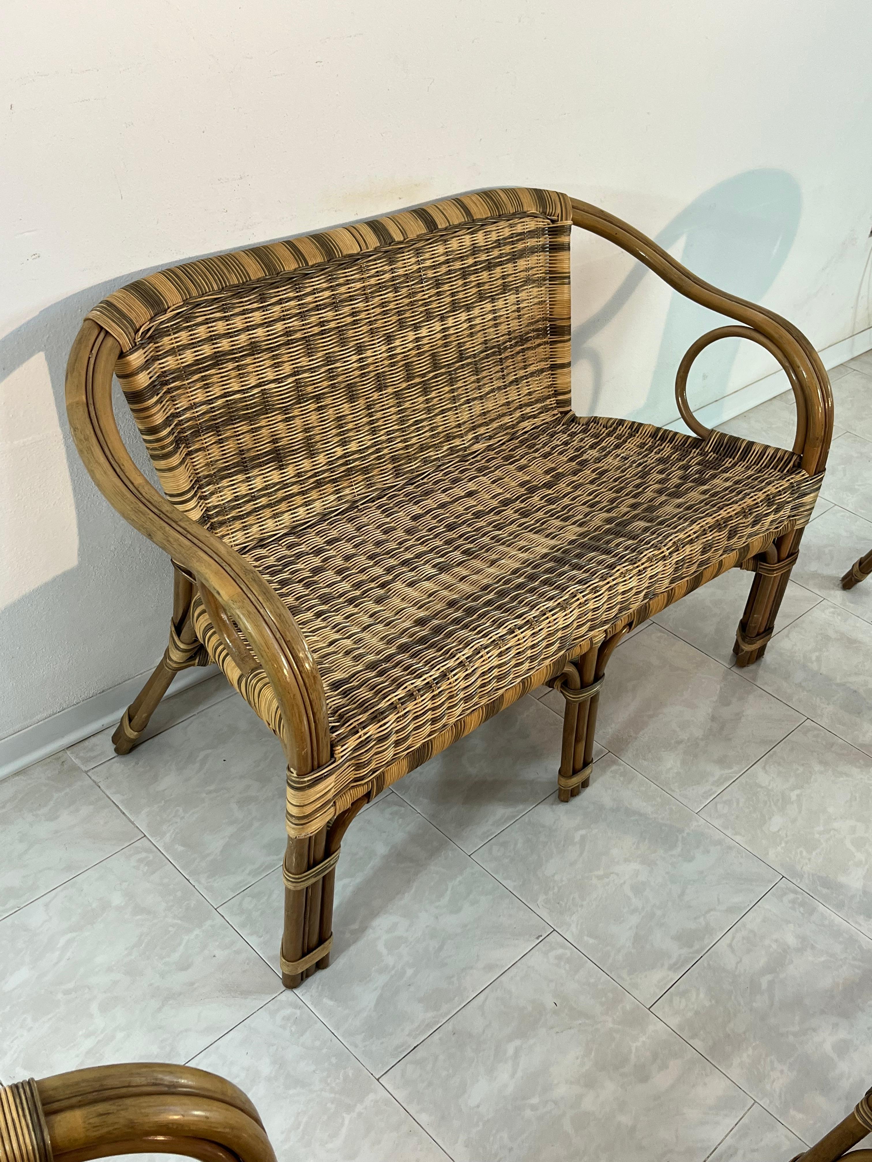 Set di 4 poltrone da divano in vimini tavolino da caffè Made in Italy Anni '60 in vendita 1