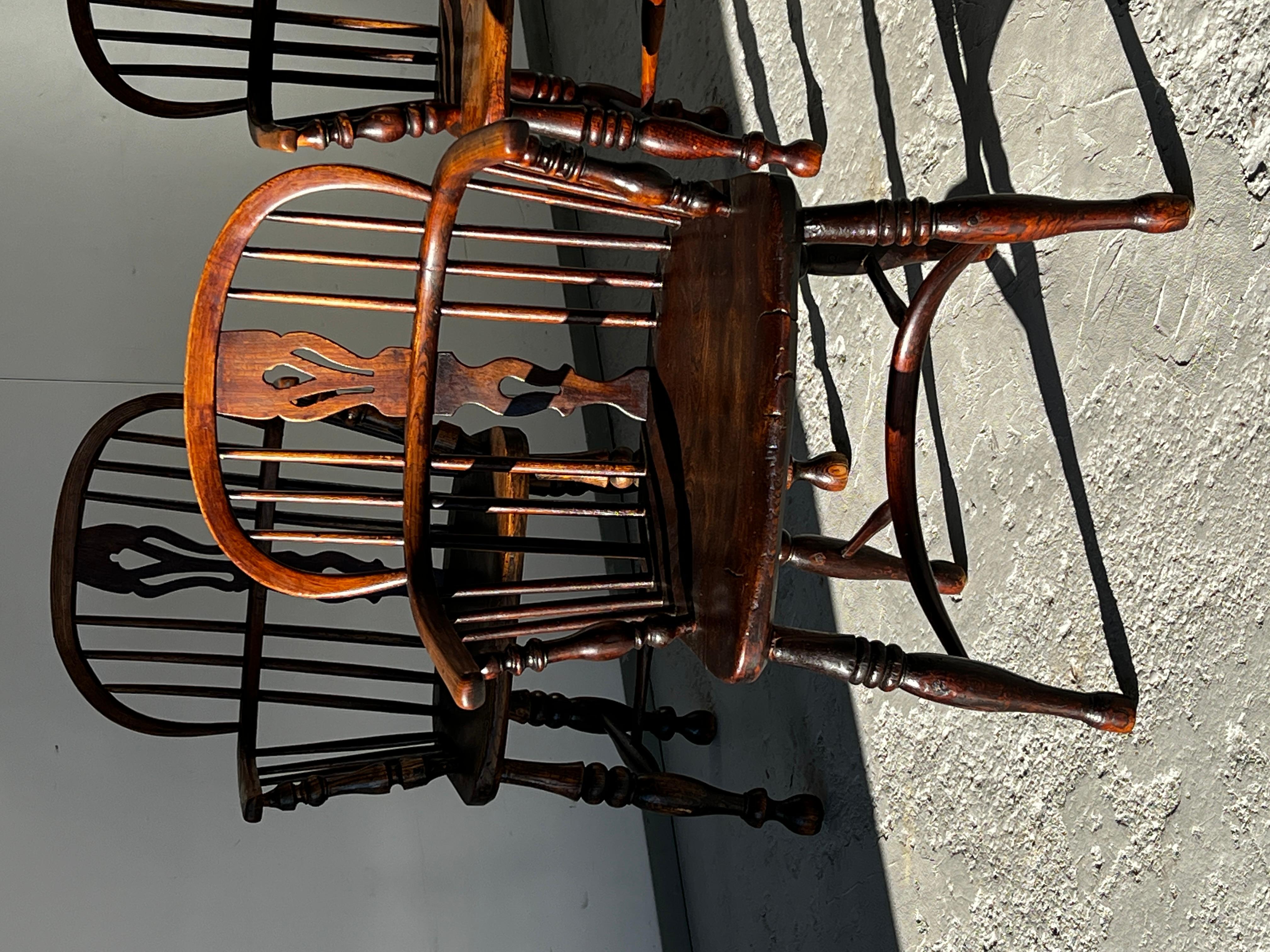 Victorien Ensemble de 4 fauteuils Windsor en bois tourné et sculpté 19ème siècle  en vente