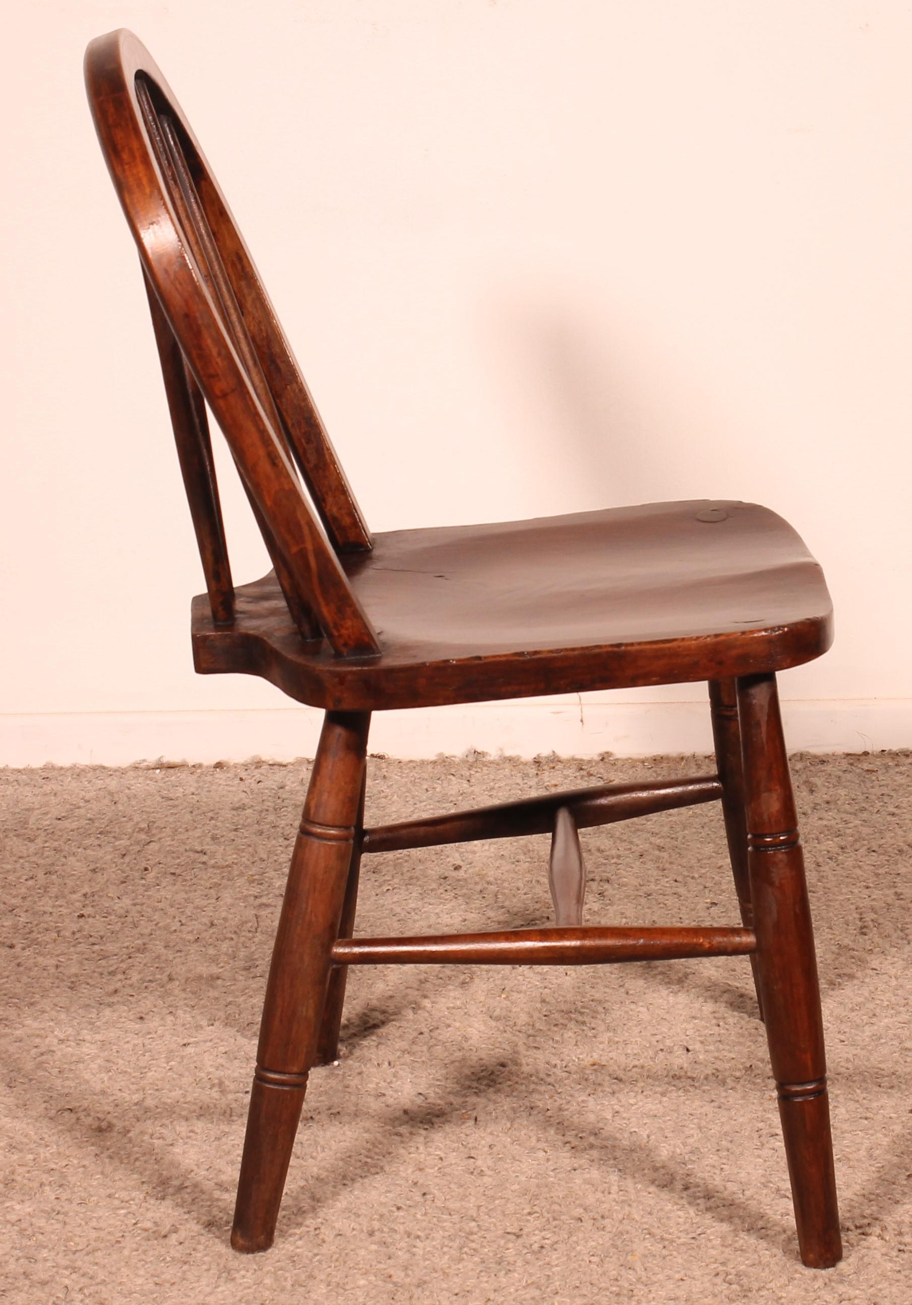 Set Of 4 Windsor Chairs From The 19th Century For Sale 5