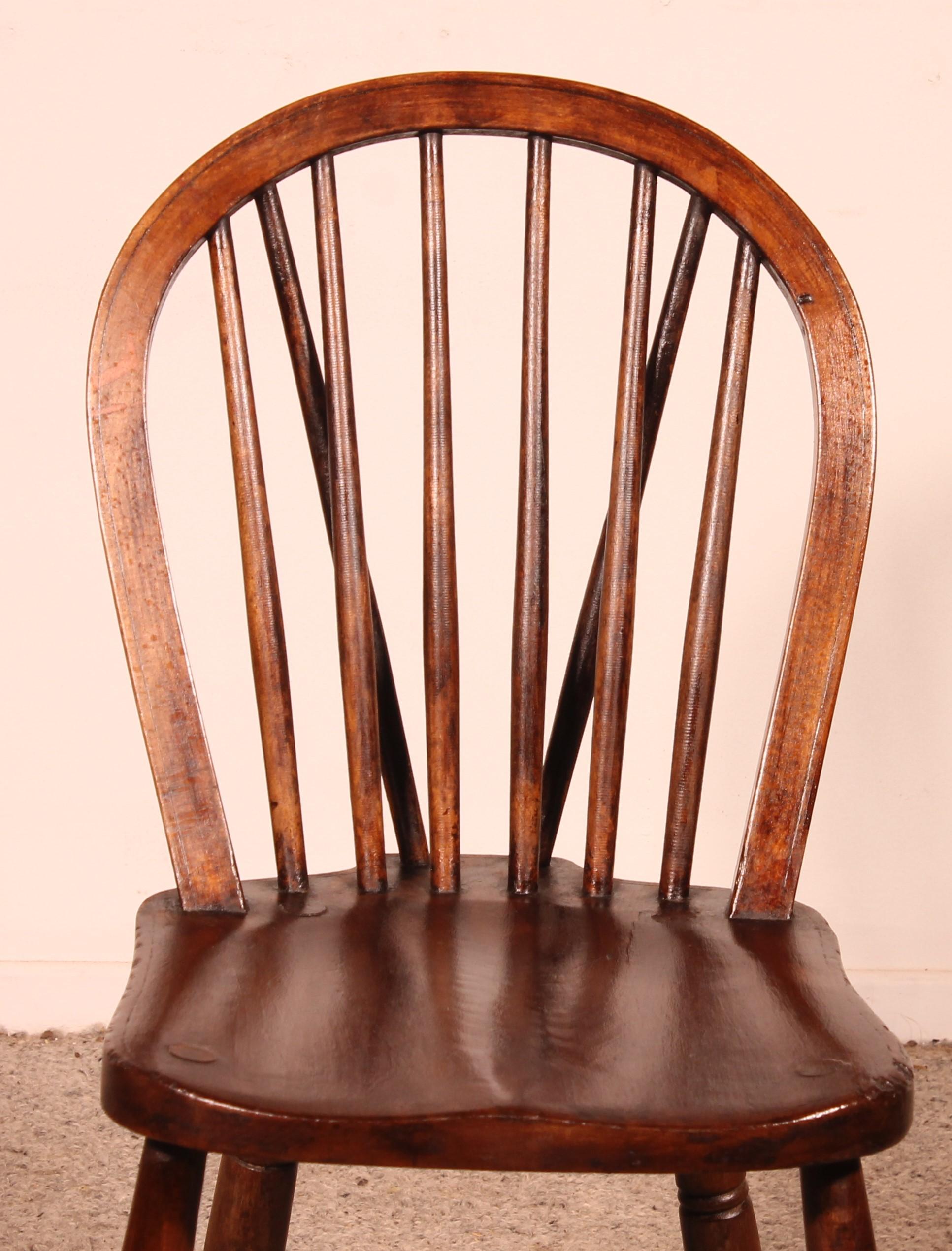 Set Of 4 Windsor Chairs From The 19th Century For Sale 2