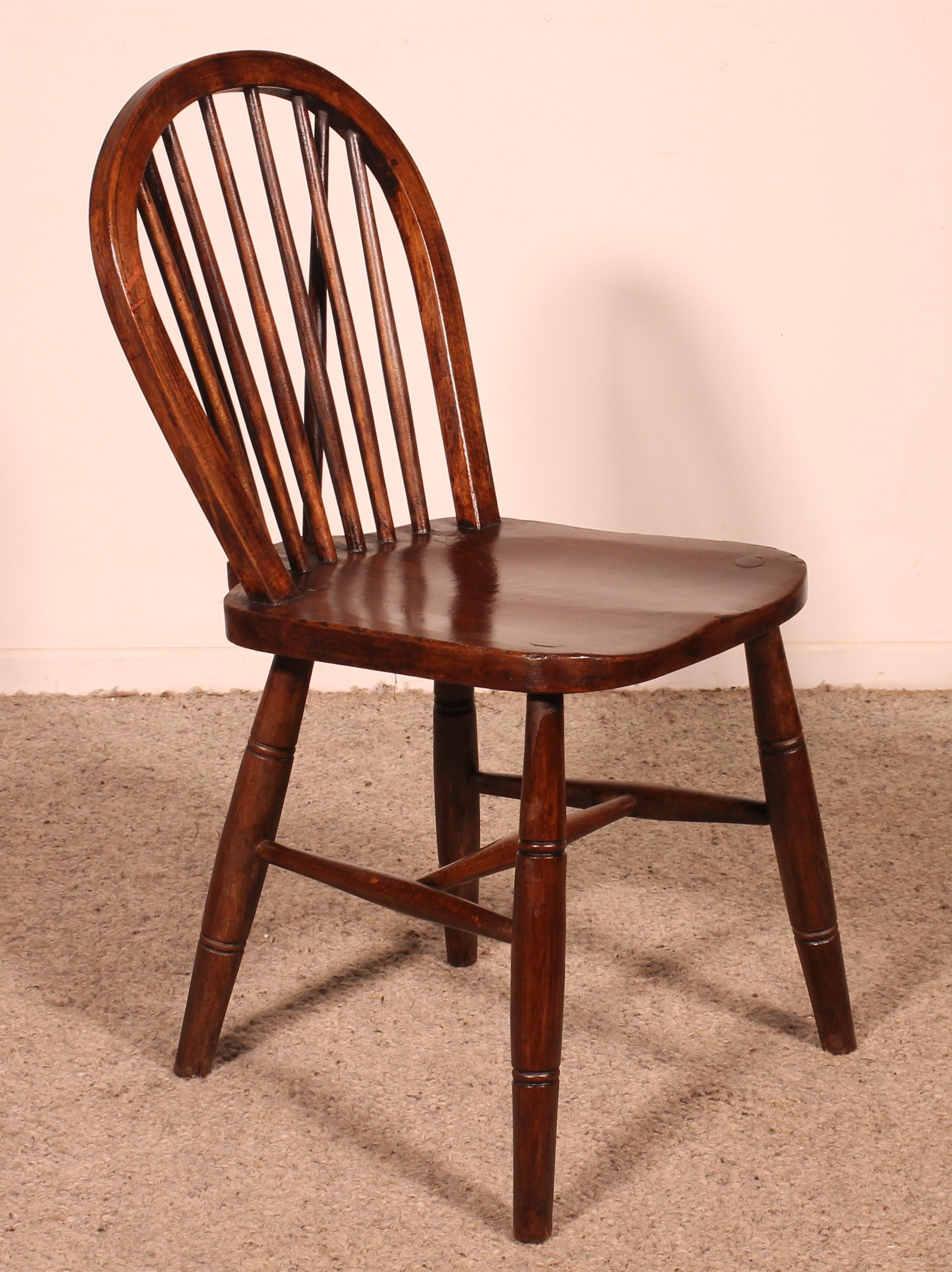 Set Of 4 Windsor Chairs From The 19th Century For Sale 3