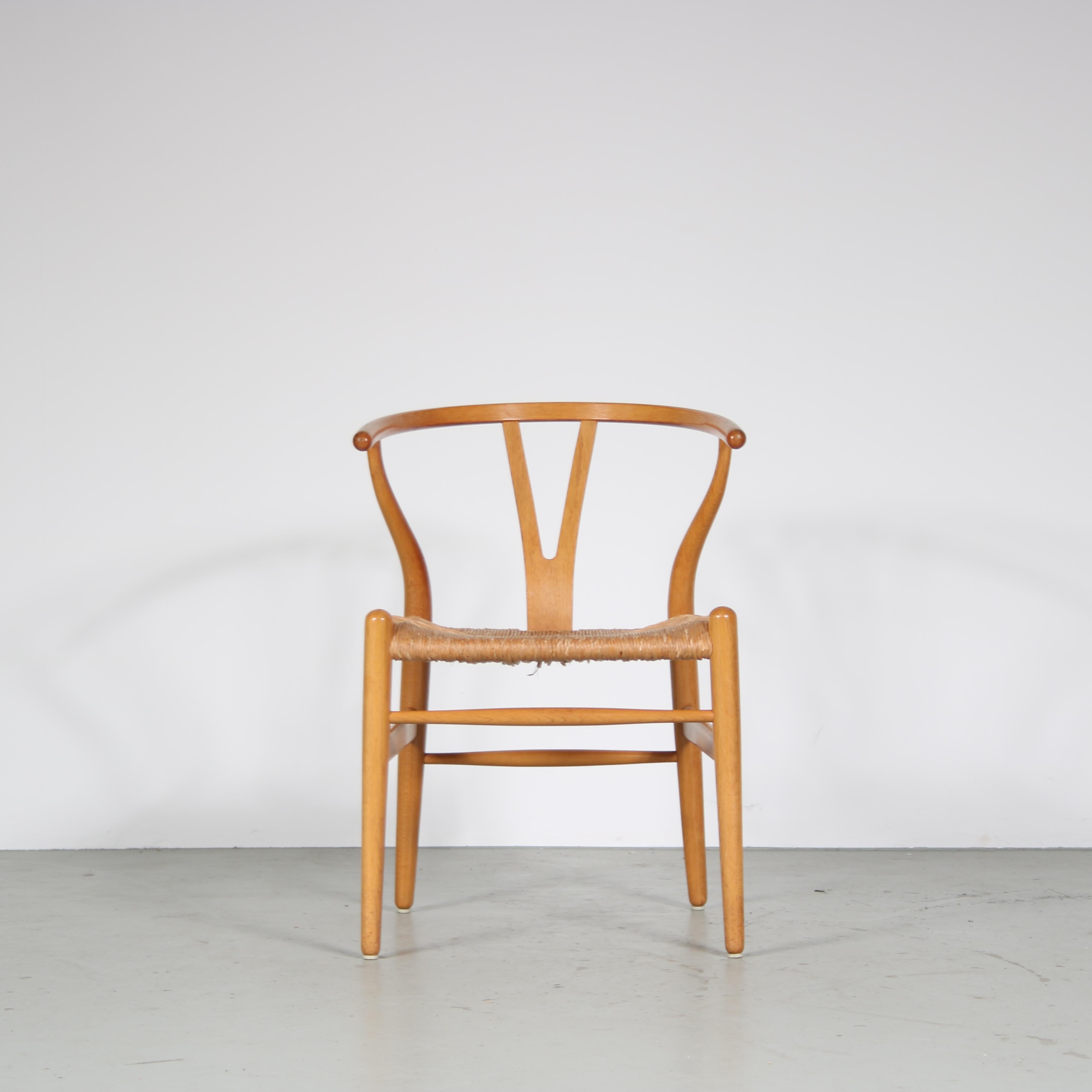 Set of 4 “Wishbone” Chairs by Hans J. Wegner for Carl Hansen, Denmark 1970 3