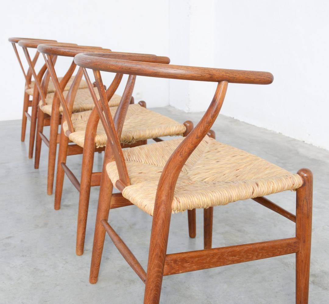 Set of Four Wishbone Chairs by Hans J. Wegner for Carl Hansen In Good Condition In Vlimmeren, BE