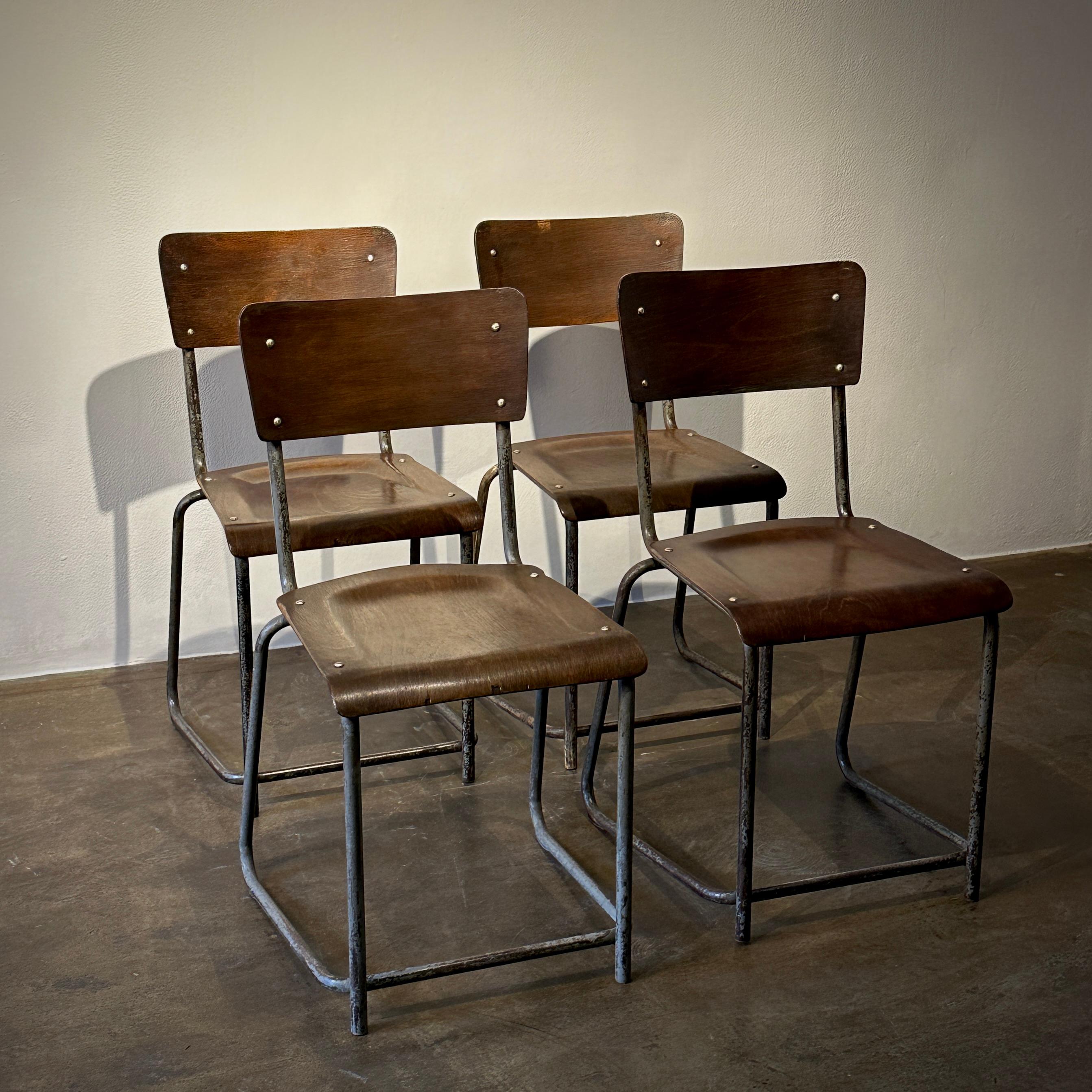 Set di 4 sedie da pranzo in legno e metallo dell'Inghilterra degli anni '30 in vendita 4