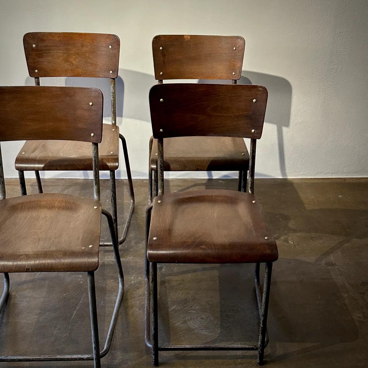 Set di 4 sedie da pranzo in legno e metallo dell'Inghilterra degli anni '30 in vendita 4